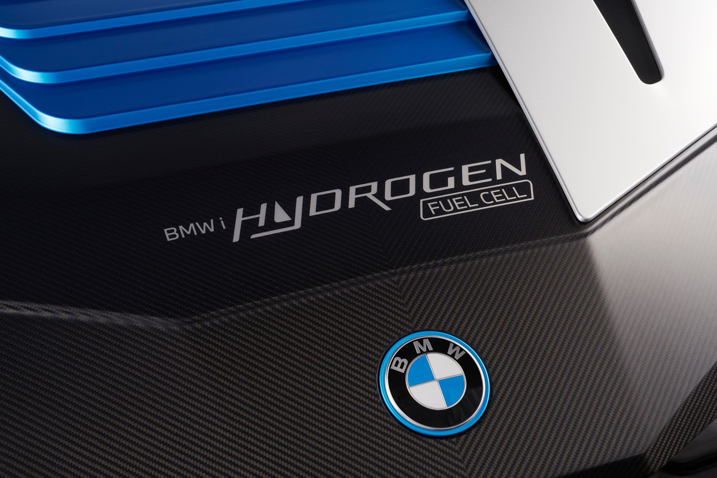 BMW-iX5-Hydrogen-Xe-xanh-than-thien-voi-moi-truong-ma-van-manh-voi-cong-suat-369-ma-luc (4).JPG