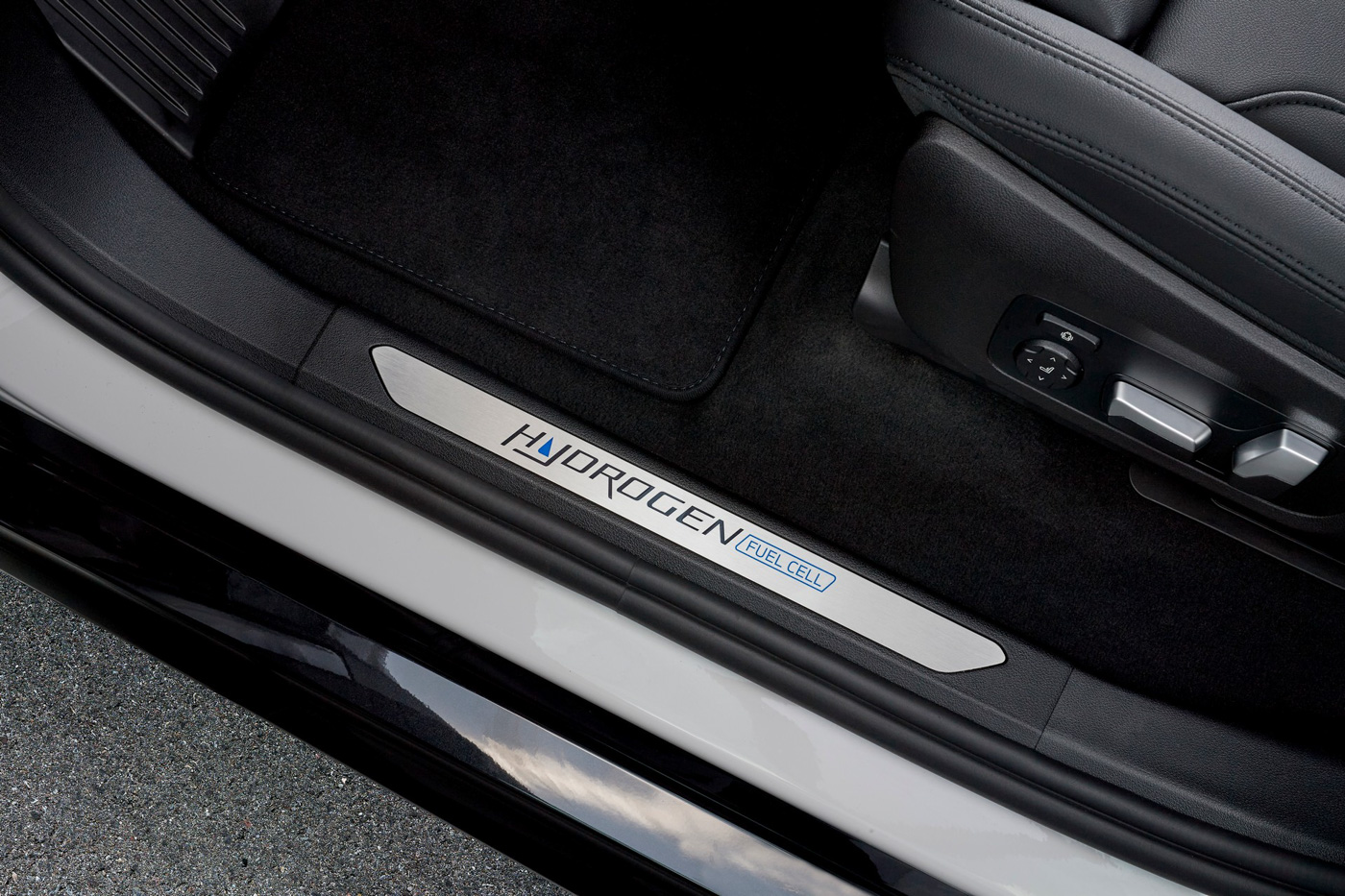 BMW-iX5-Hydrogen-Xe-xanh-than-thien-voi-moi-truong-ma-van-manh-voi-cong-suat-369-ma-luc (8).JPG