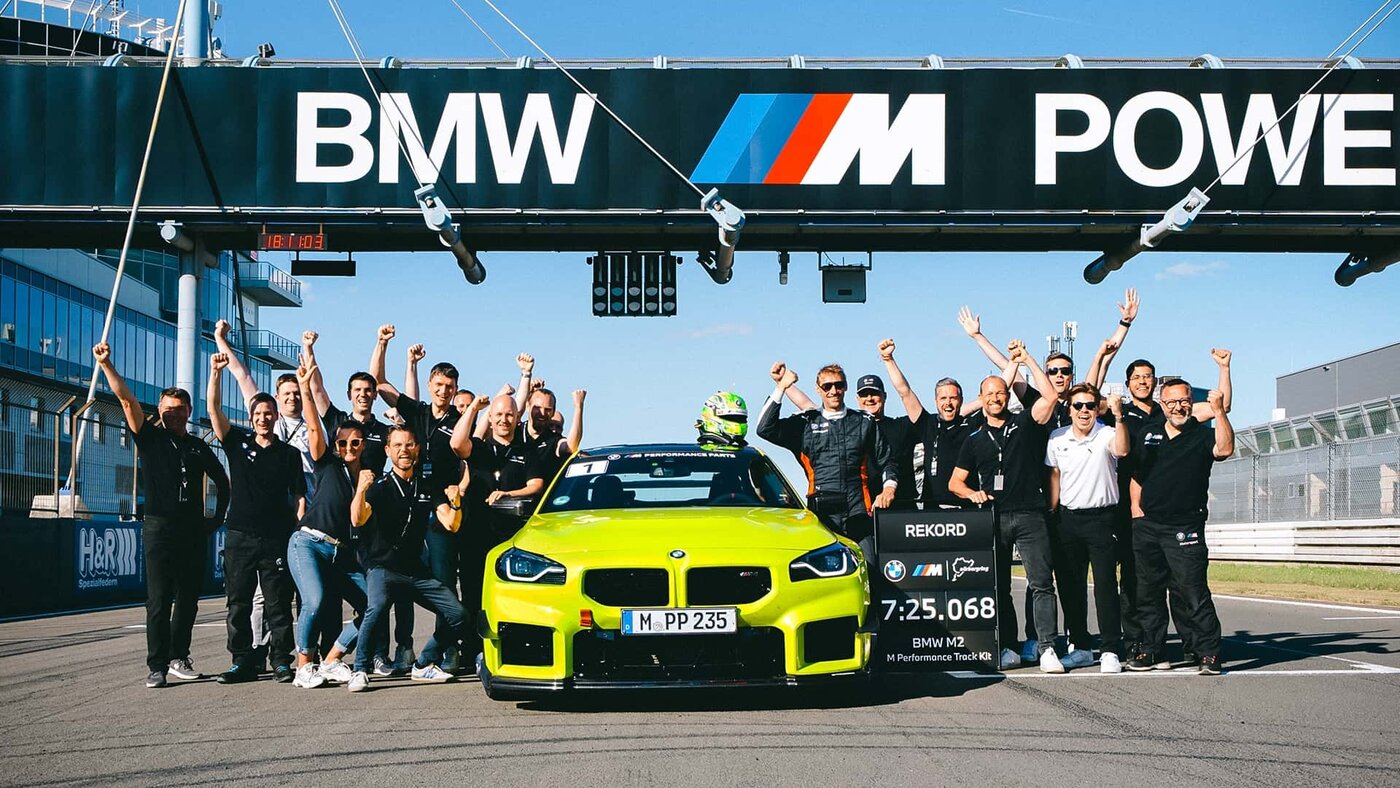 bmw-m2-mit-m-performance-track-kit (2).jpg
