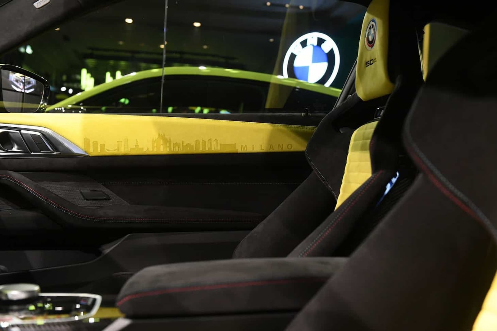 BMW M4 Alcantara (11).jpg