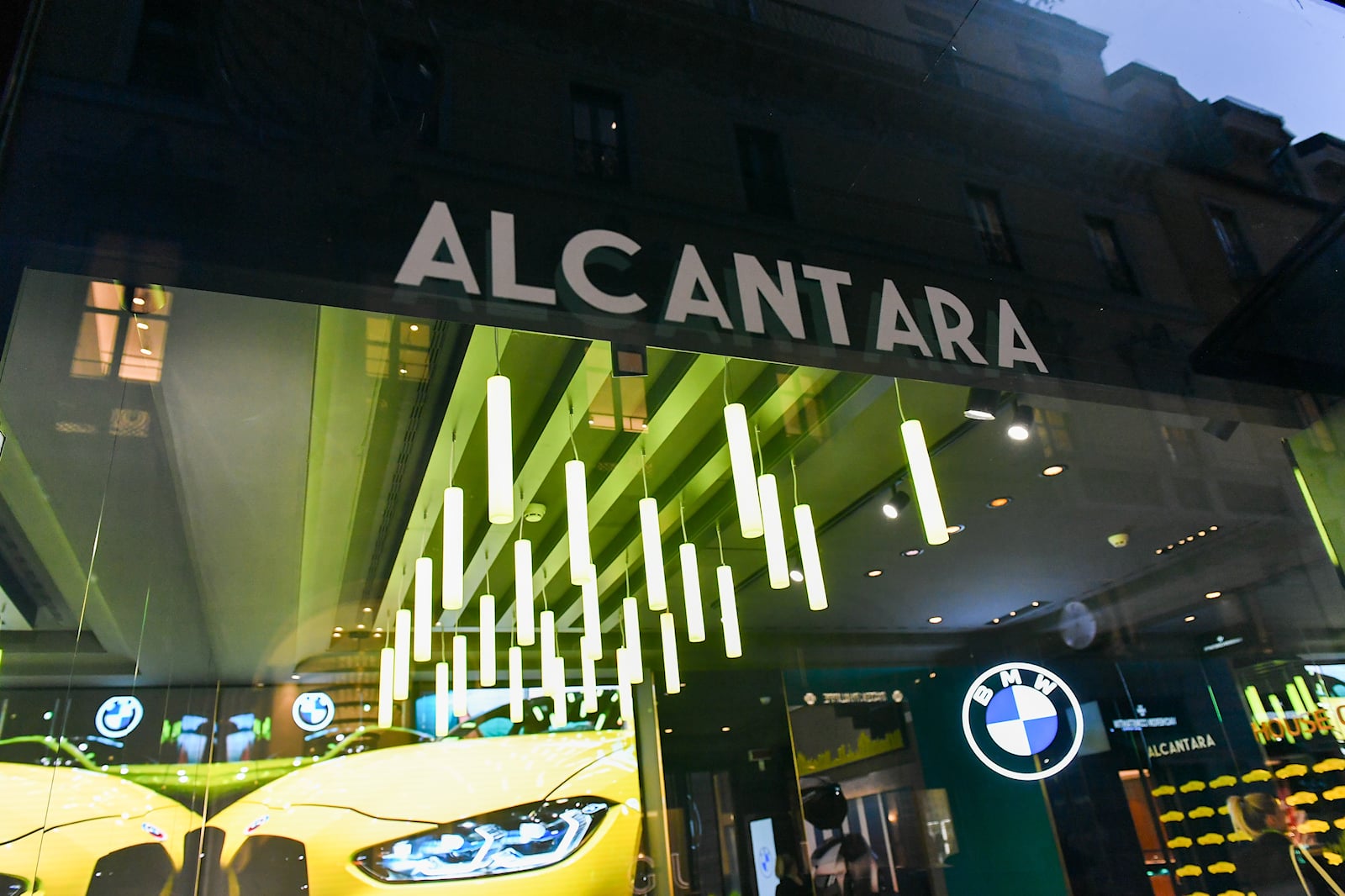 BMW M4 Alcantara (15).jpg