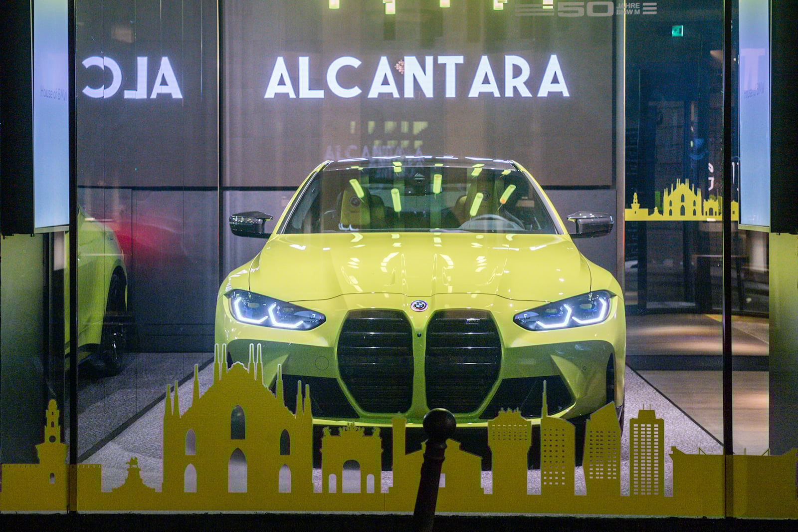 BMW M4 Alcantara (16).jpg