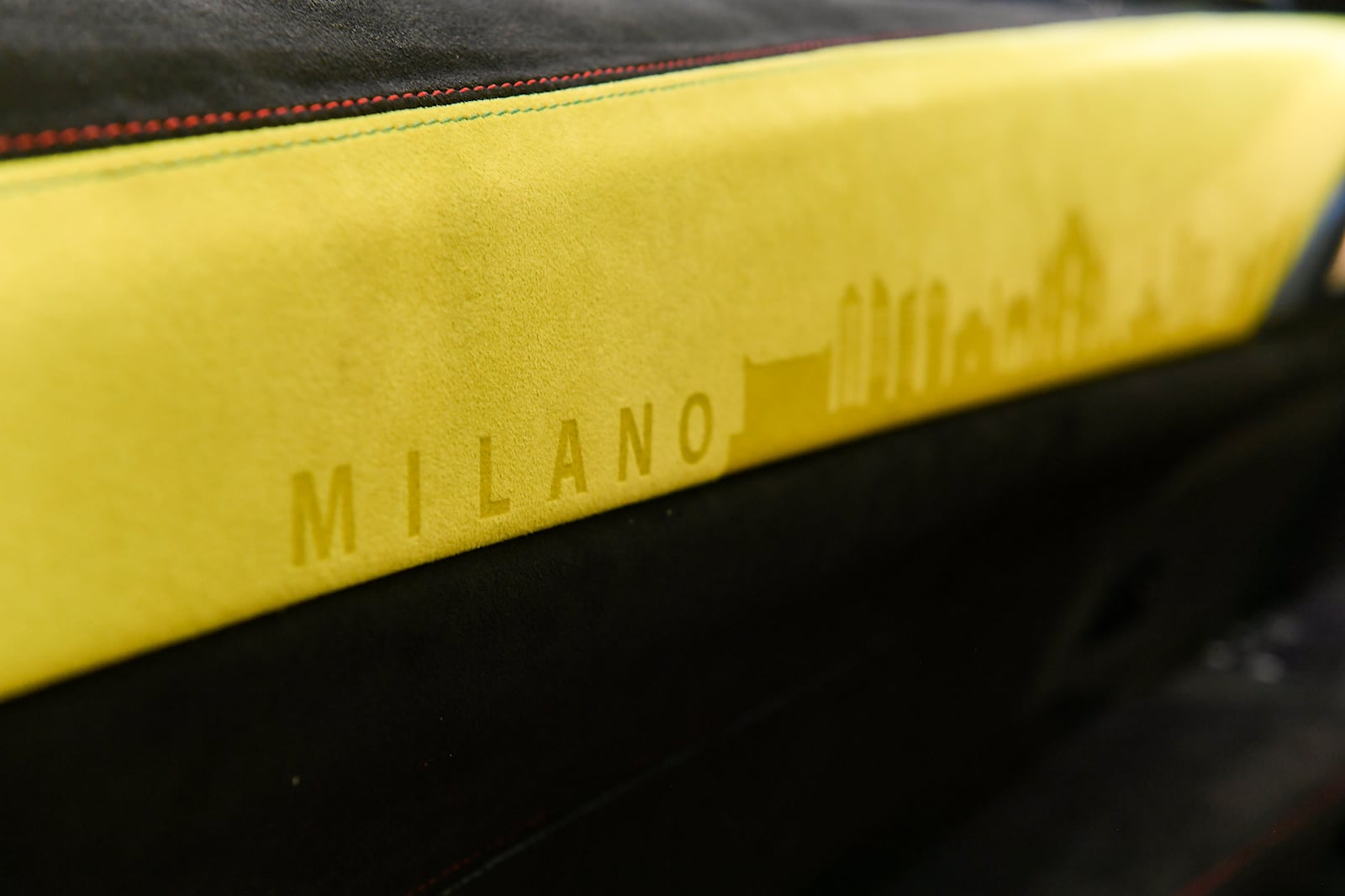 BMW M4 Alcantara (19).jpg