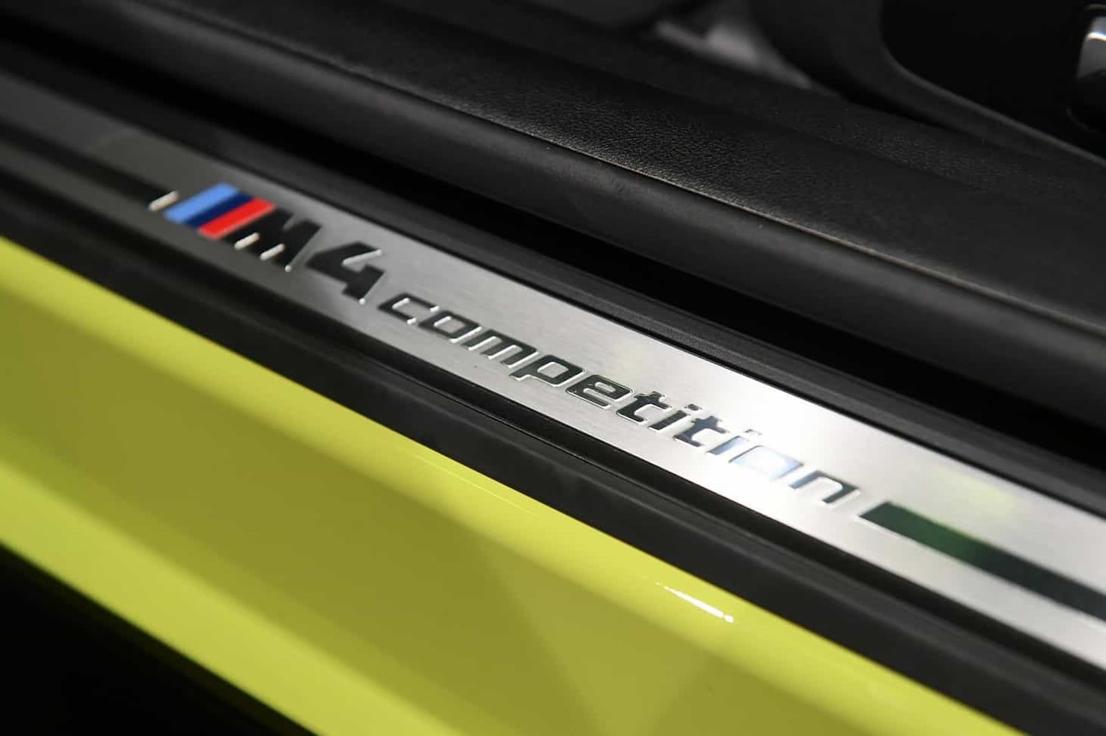 BMW M4 Alcantara (6).jpg