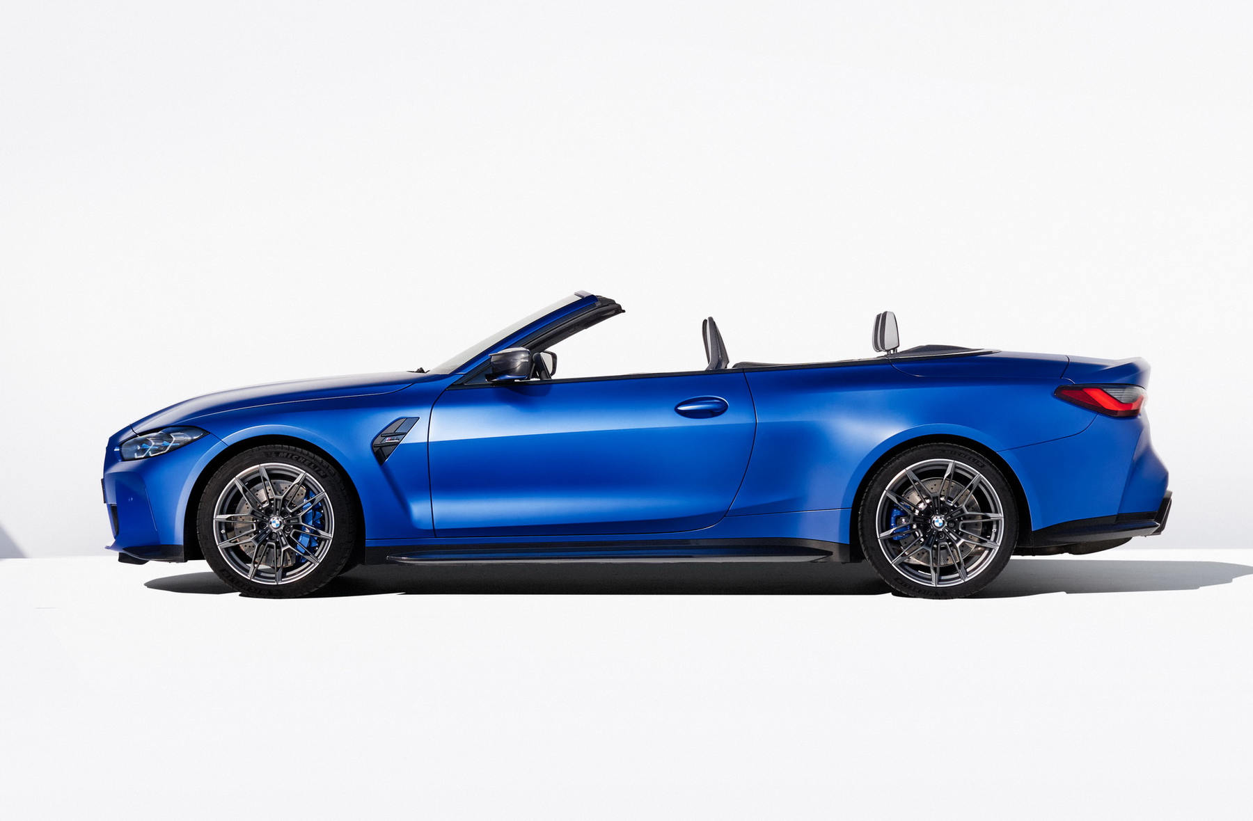 BMW-M4-Competition-Convertible-xdrive_04.jpg