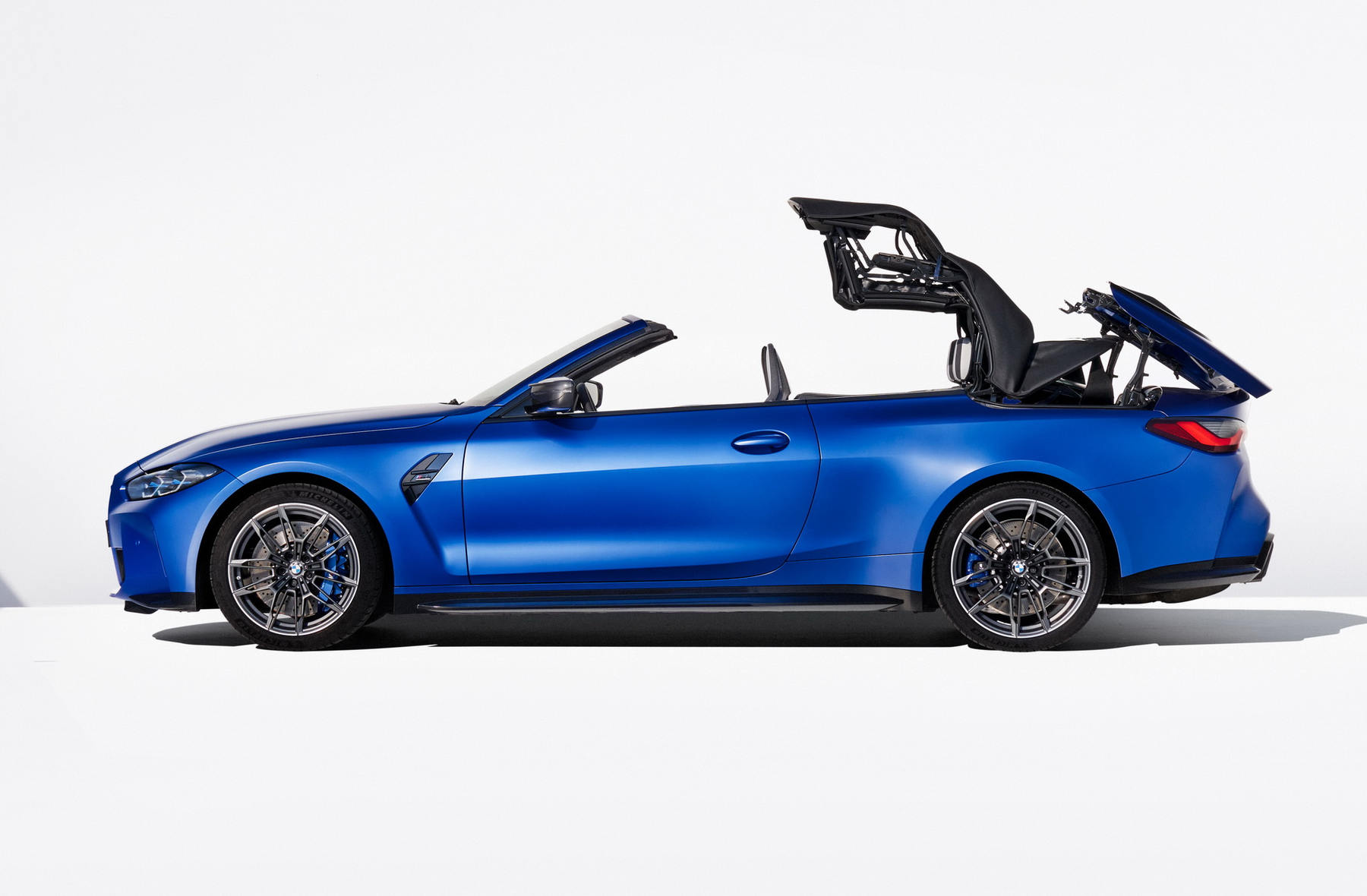BMW-M4-Competition-Convertible-xdrive_05.jpg