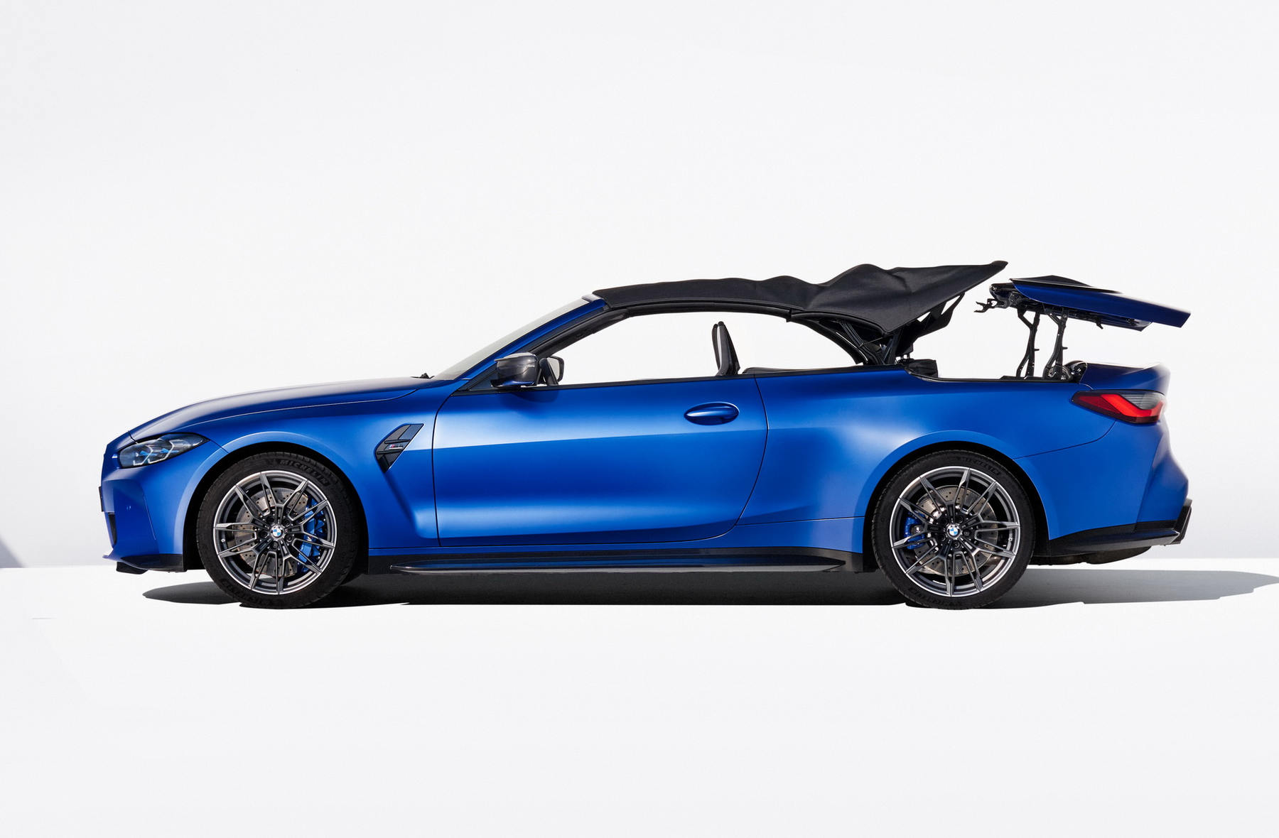 BMW-M4-Competition-Convertible-xdrive_06.jpg