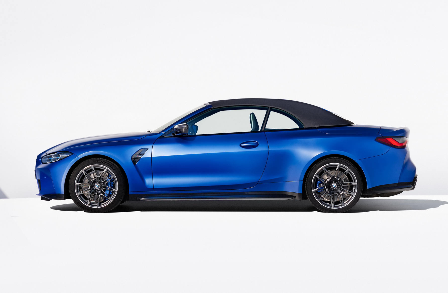 BMW-M4-Competition-Convertible-xdrive_07.jpg