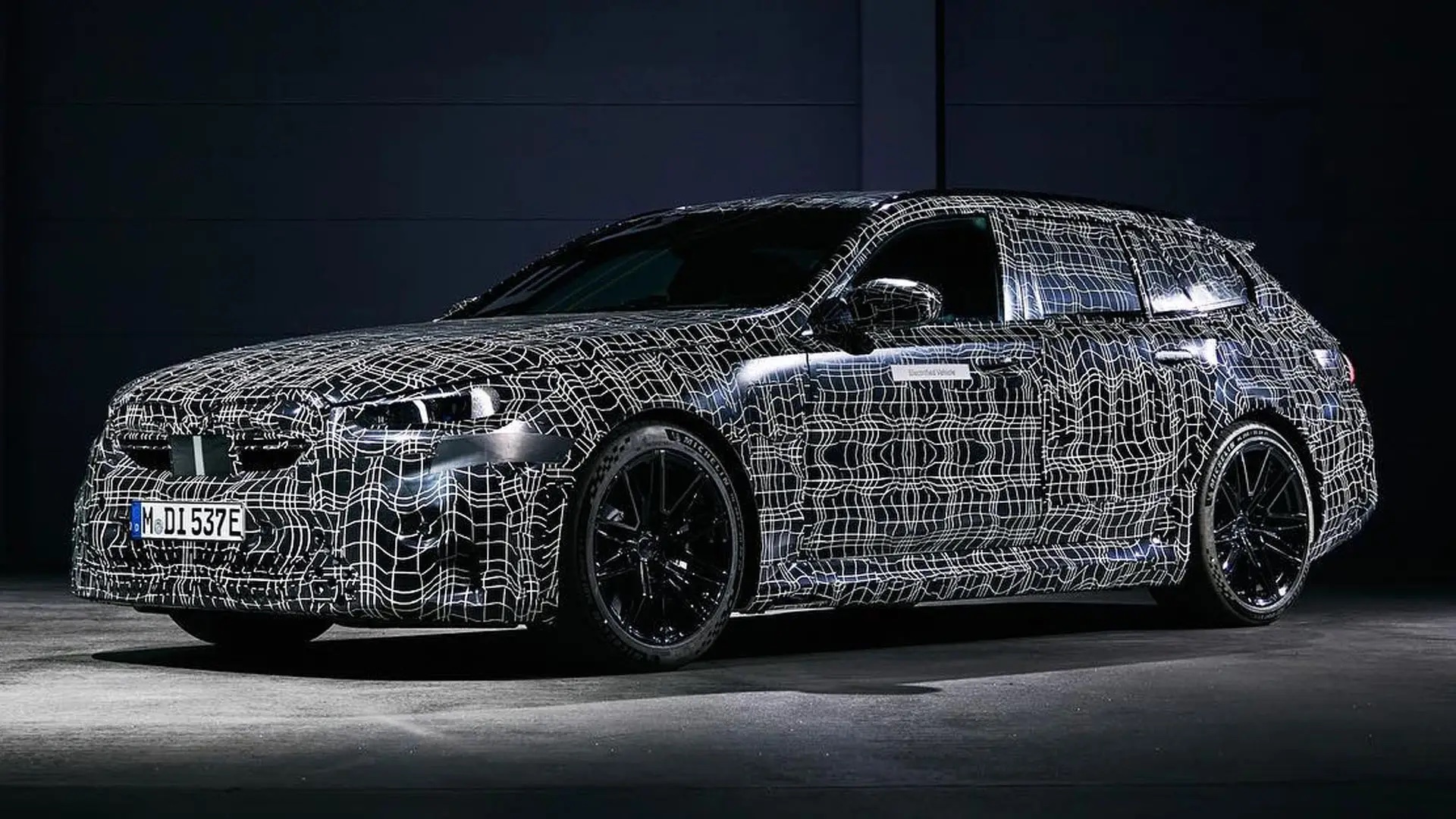 bmw-m5-hybrid-anh-1.jpg.jpeg