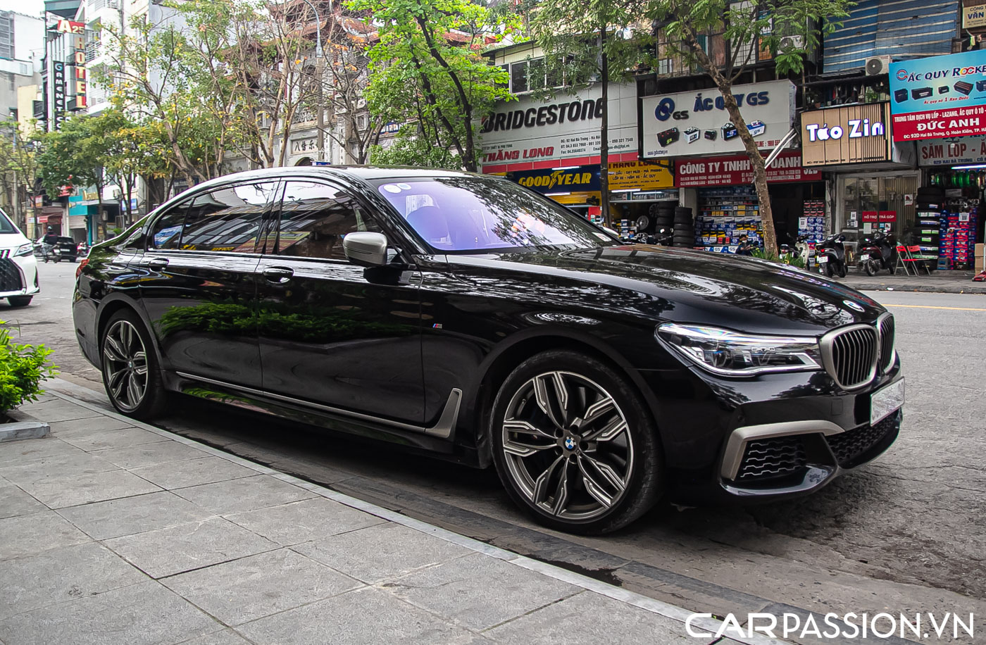 BMW M760Li (13).JPG