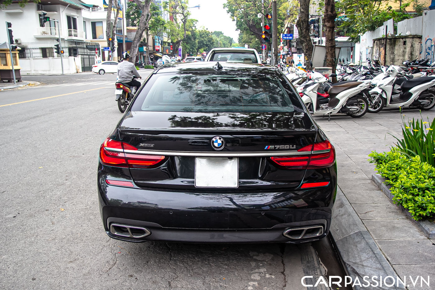 BMW M760Li (40).JPG