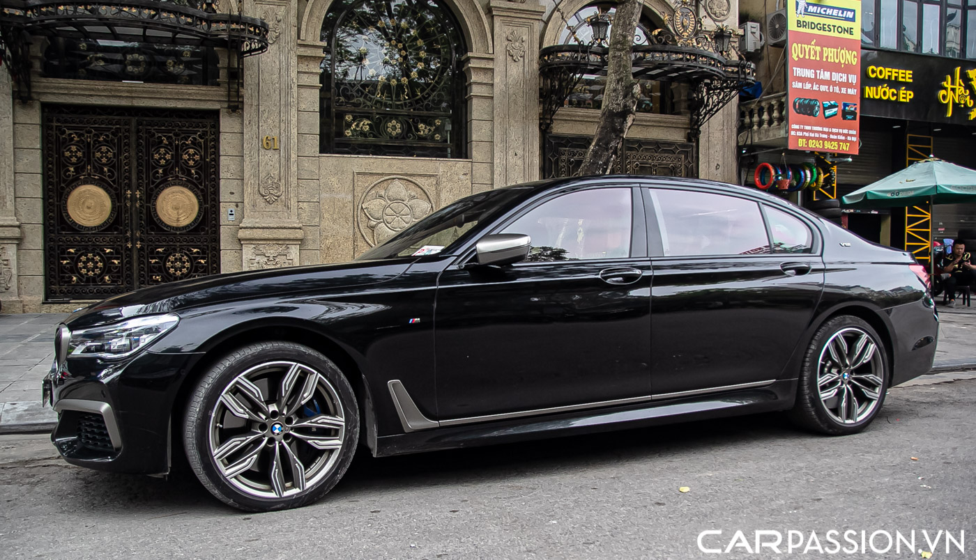 BMW M760Li (8).JPG
