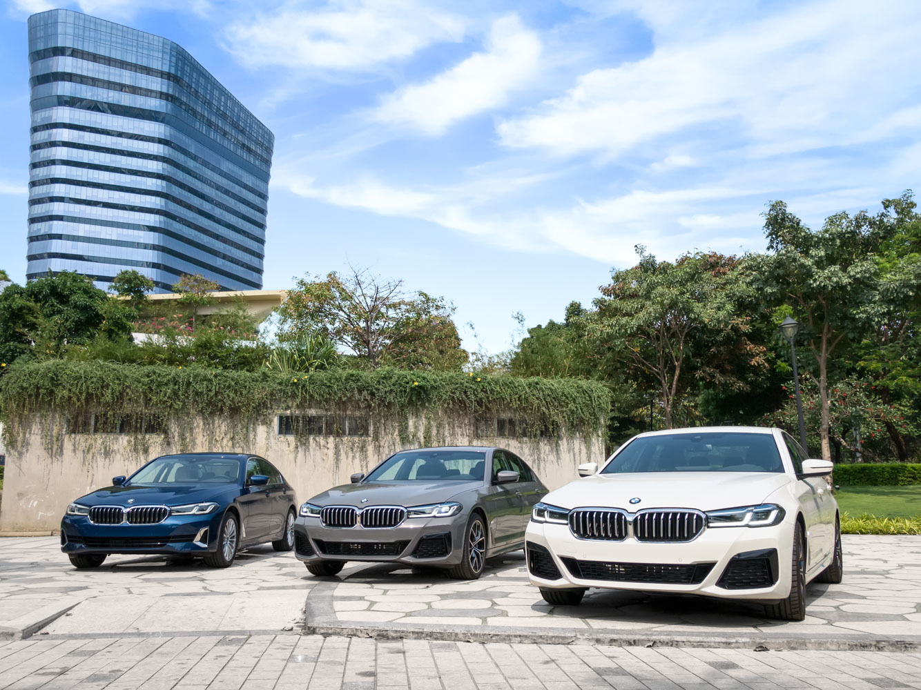 bmw-uu-dai-100-le-phi-truoc-ba-anh_1.JPG