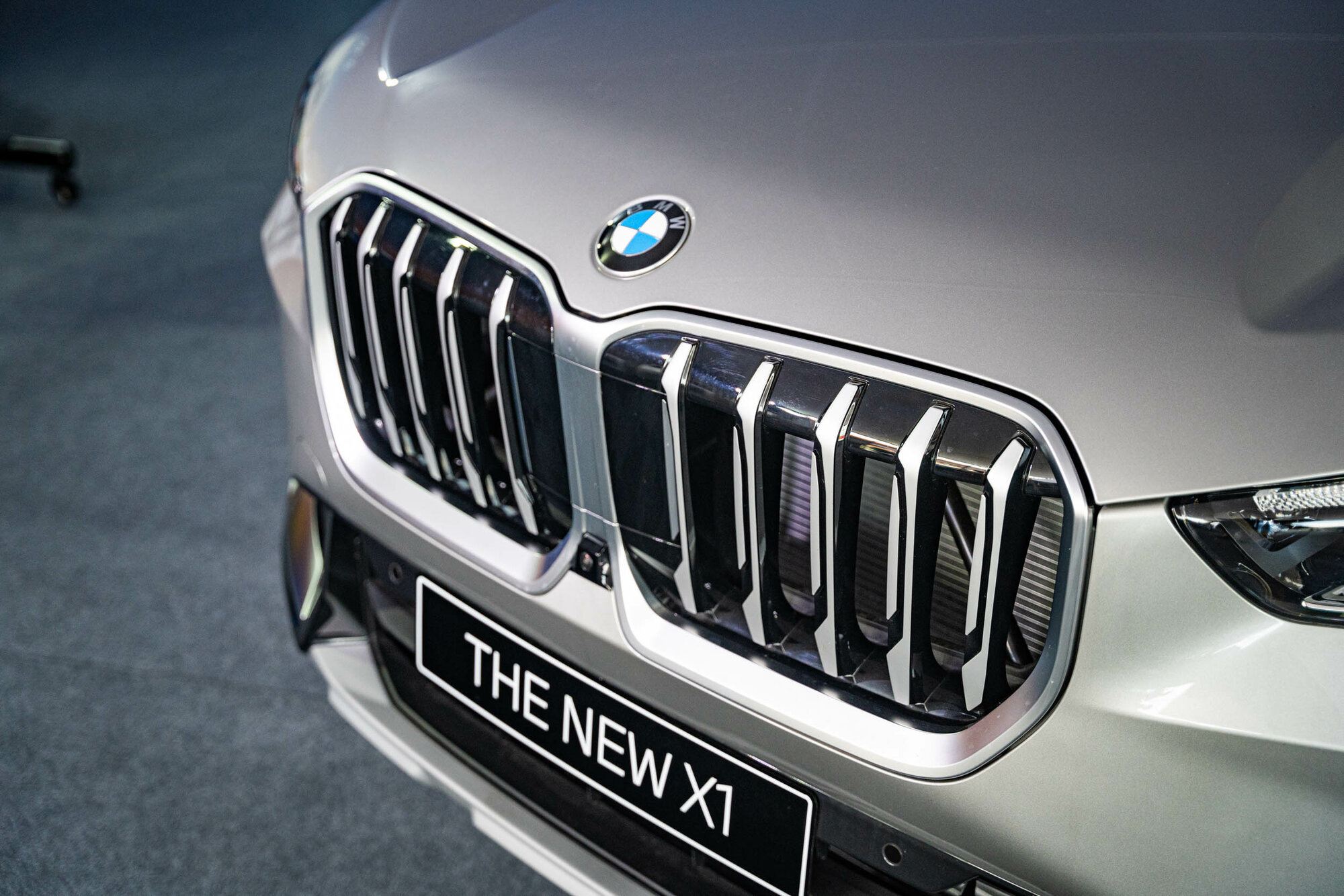 BMW-X1-ra-mắt-giá-từ-1689-tỷ-đồng (12).jpg