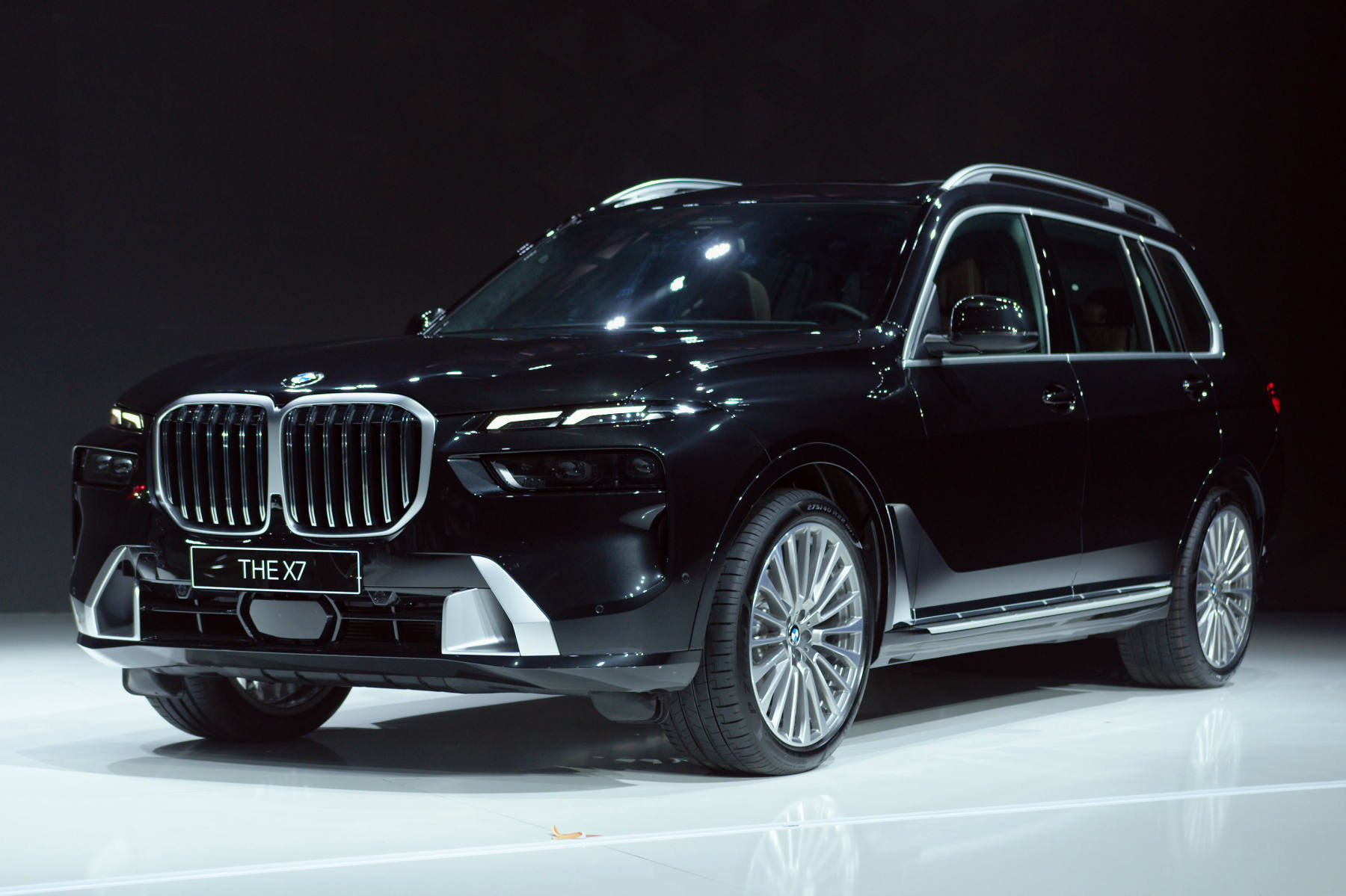 bmw-x7-lci2023-vn-00.jpg