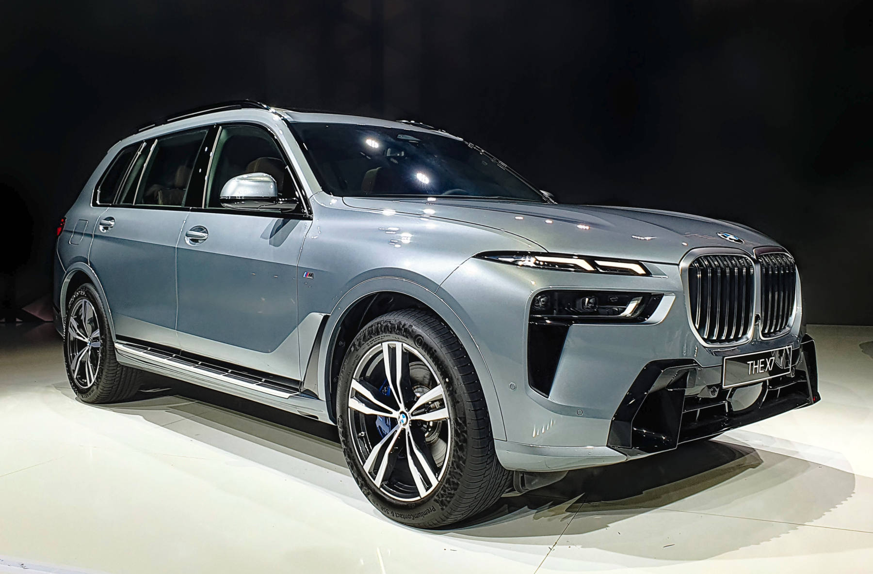 bmw-x7-lci2023-vn-01.jpg