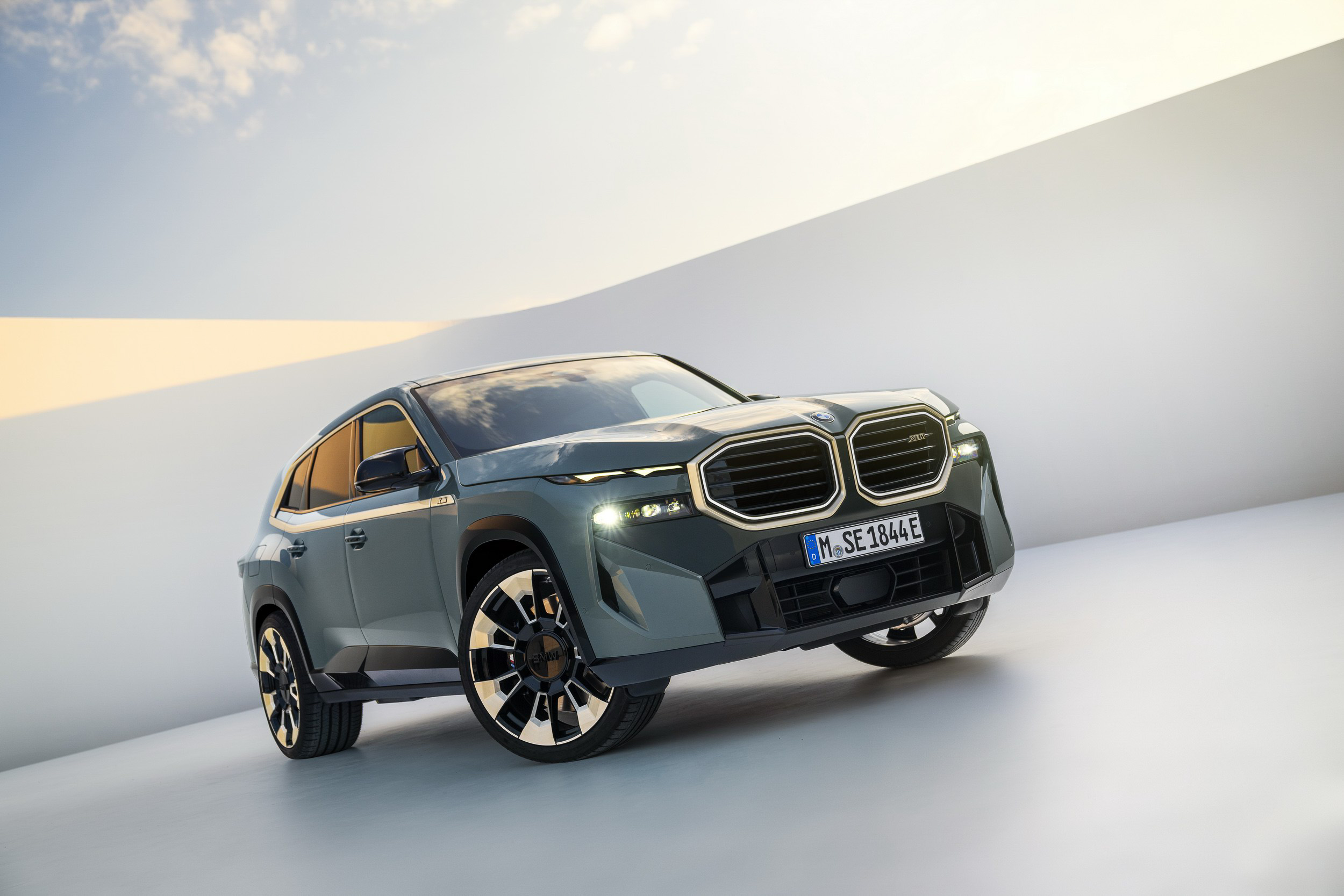 BMW XM  (10).JPG