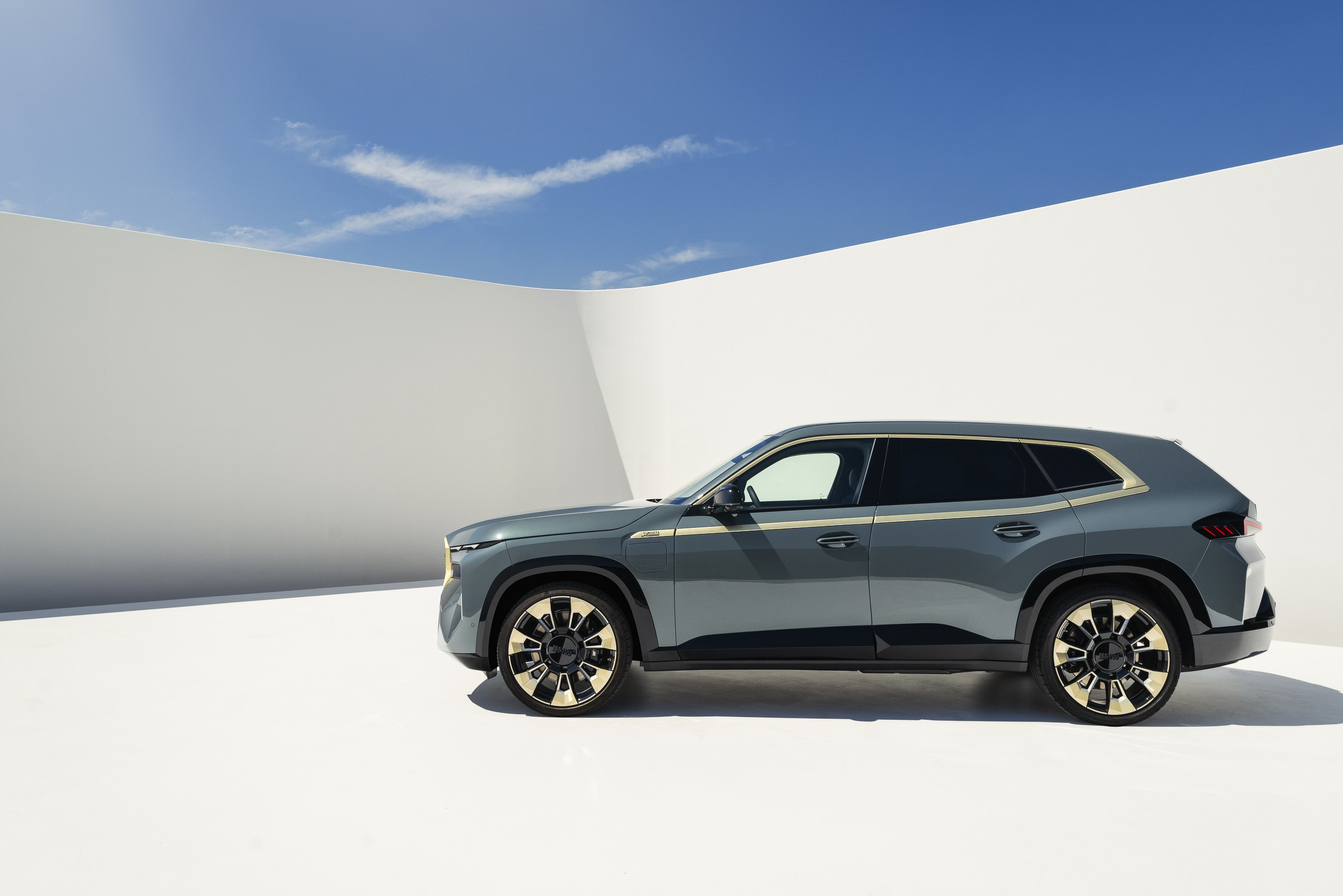BMW XM  (7).JPG
