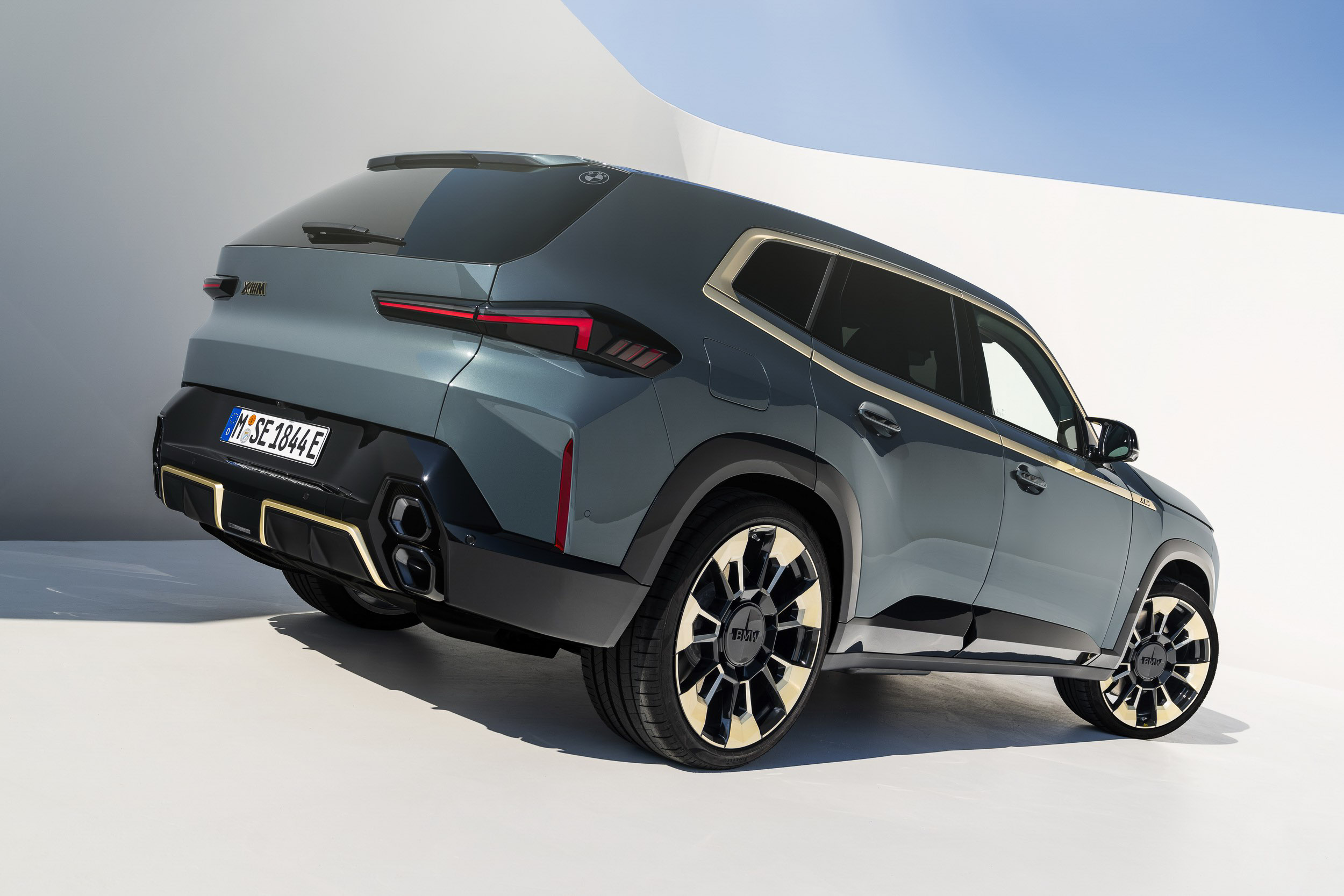 BMW XM  (9).JPG