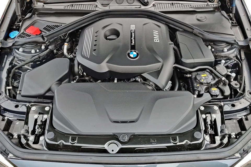 BMW_Mercedes_Benz_Engine_1.jpg