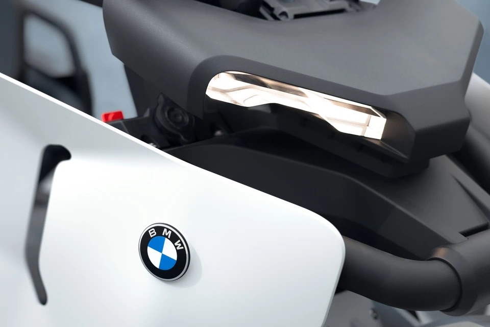 BMW_Motorrad_Vision_CE_4.jpg