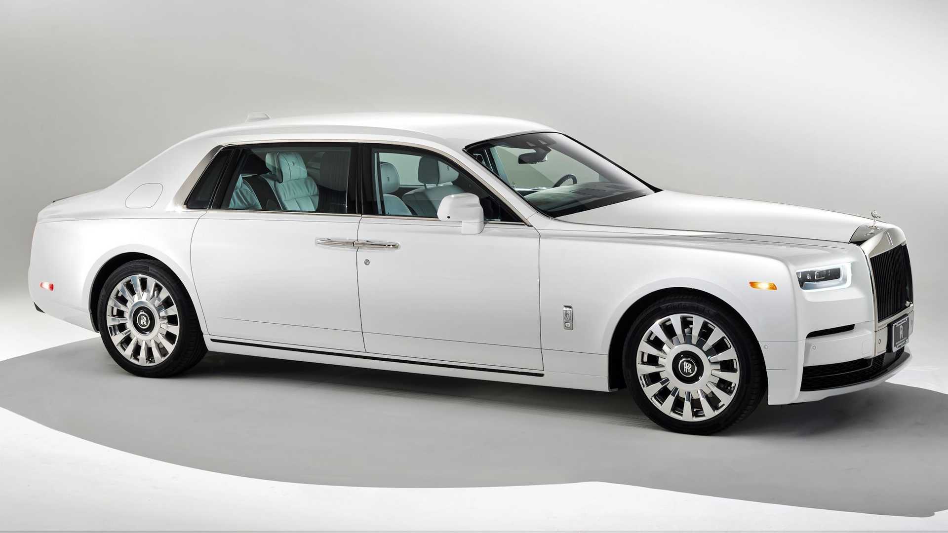Bộ-đôi-Rolls-Royce-cá-nhân-hóa-kỷ-niệm-dịp-đặc-biệt-của-chủ-nhân (10).jpg
