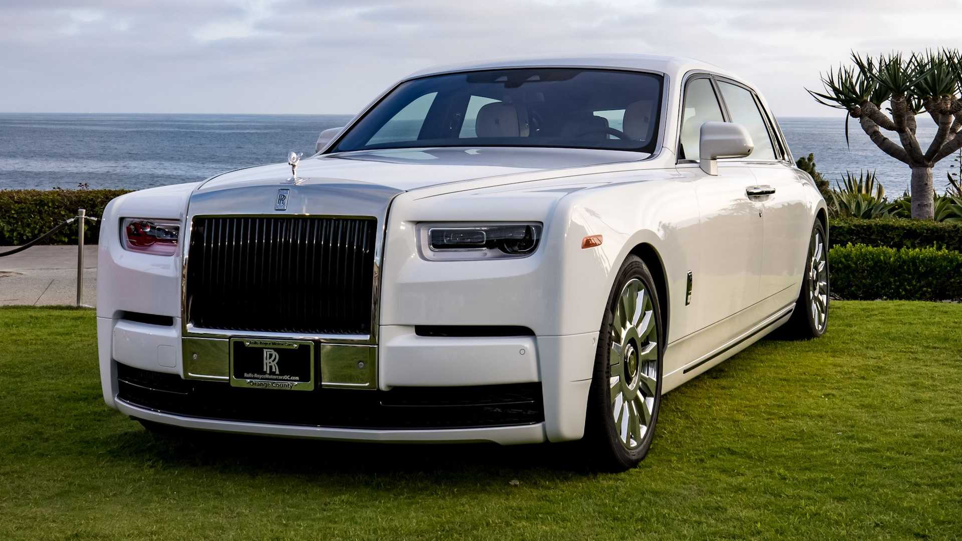 Bộ-đôi-Rolls-Royce-cá-nhân-hóa-kỷ-niệm-dịp-đặc-biệt-của-chủ-nhân (11).jpg