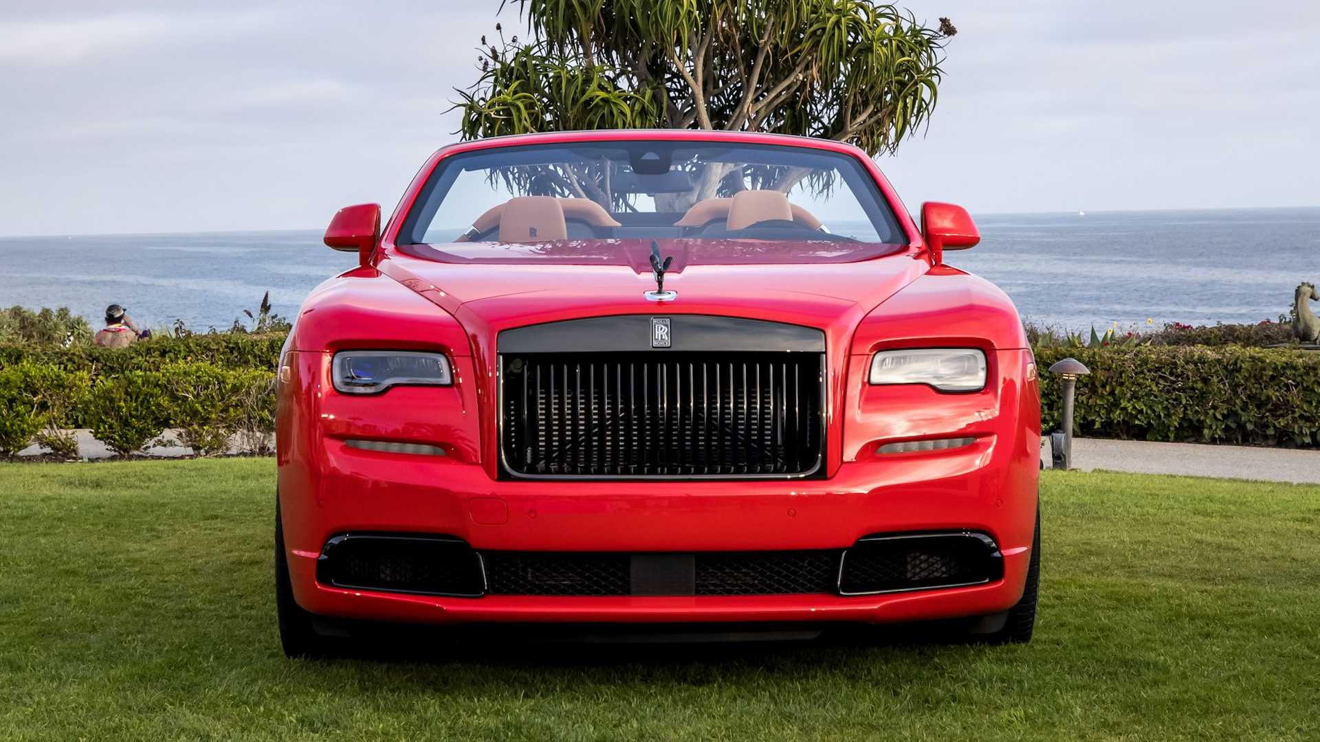 Bộ-đôi-Rolls-Royce-cá-nhân-hóa-kỷ-niệm-dịp-đặc-biệt-của-chủ-nhân (12).jpg