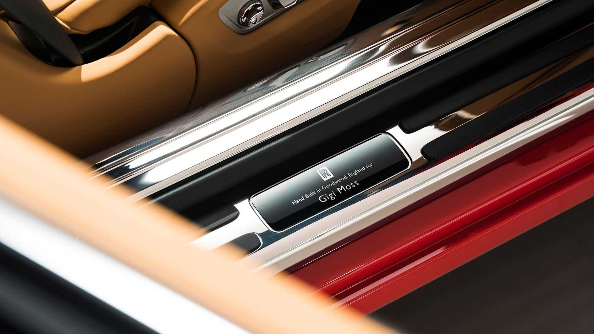 Bộ-đôi-Rolls-Royce-cá-nhân-hóa-kỷ-niệm-dịp-đặc-biệt-của-chủ-nhân (2).jpg