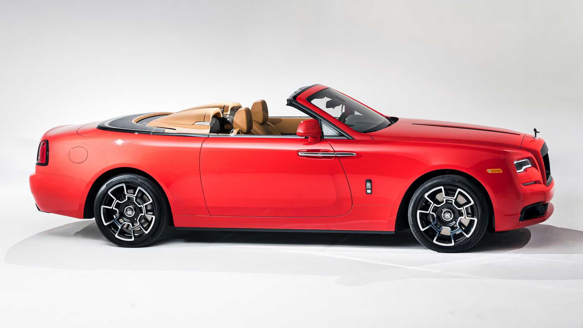 Bộ-đôi-Rolls-Royce-cá-nhân-hóa-kỷ-niệm-dịp-đặc-biệt-của-chủ-nhân (4).jpg
