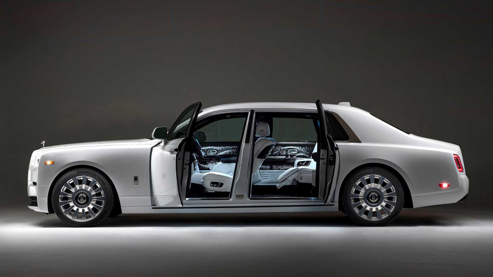 Bộ-đôi-Rolls-Royce-cá-nhân-hóa-kỷ-niệm-dịp-đặc-biệt-của-chủ-nhân (8).jpg