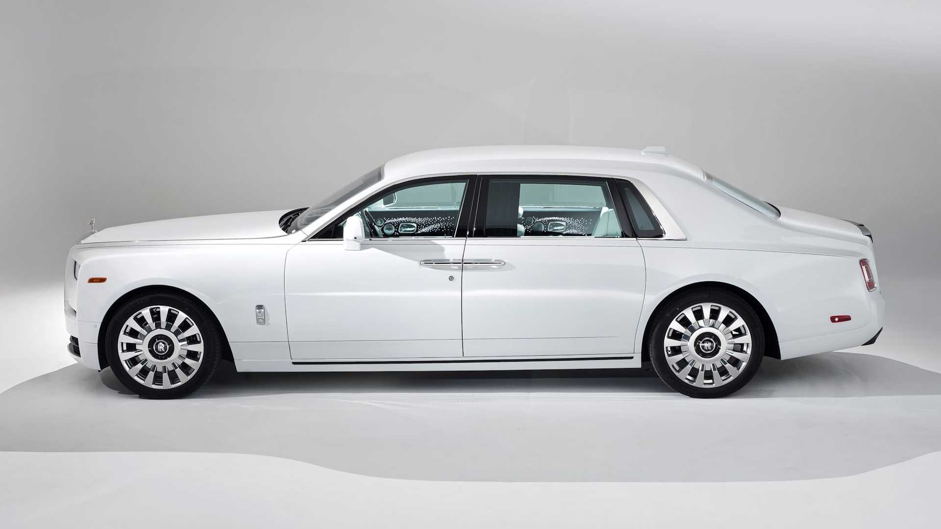 Bộ-đôi-Rolls-Royce-cá-nhân-hóa-kỷ-niệm-dịp-đặc-biệt-của-chủ-nhân (9).jpg