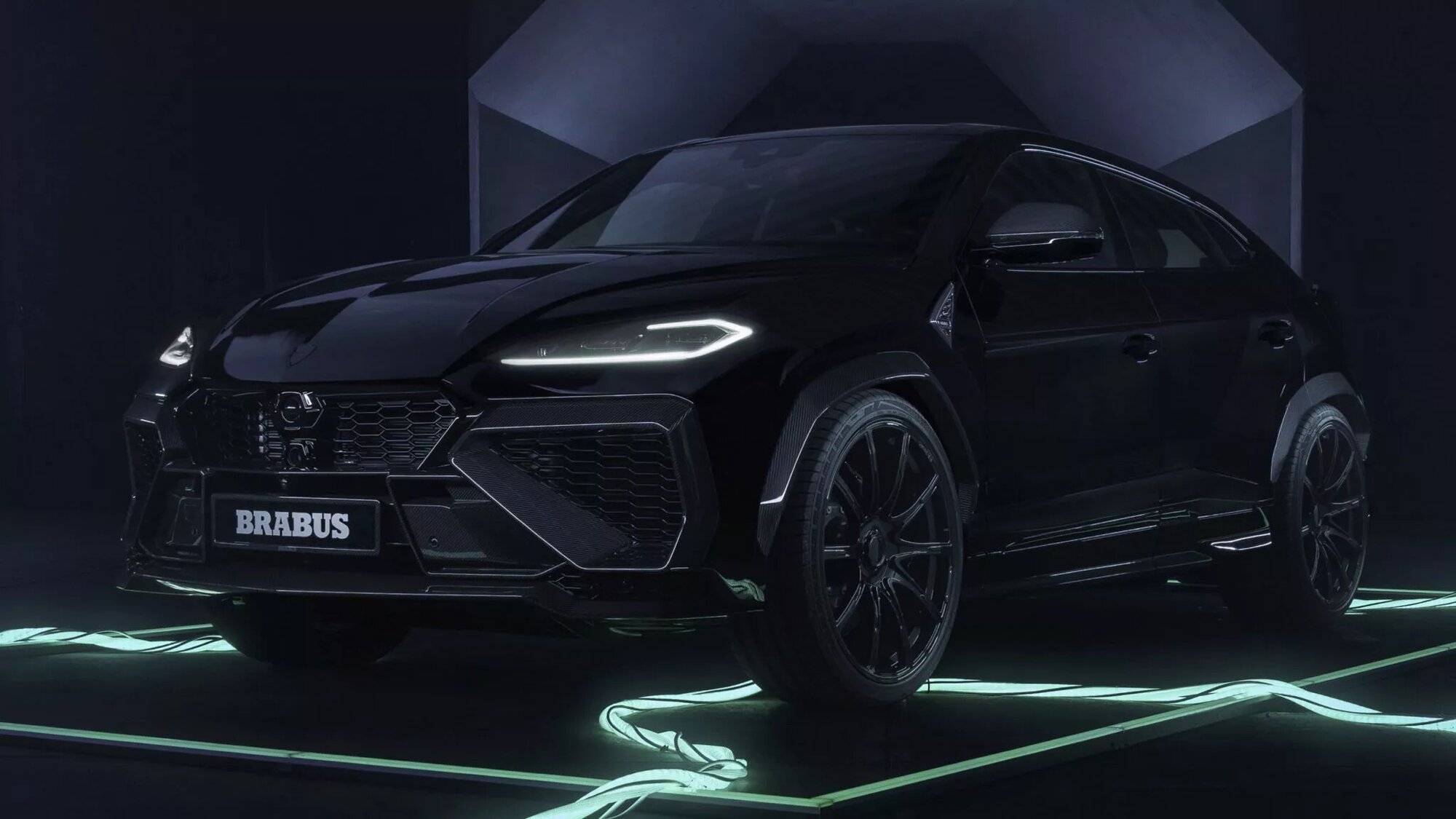 Brabus-900-Superblack-Lamborghini-Urus-On-Location-1-copy-2048x1152.jpeg