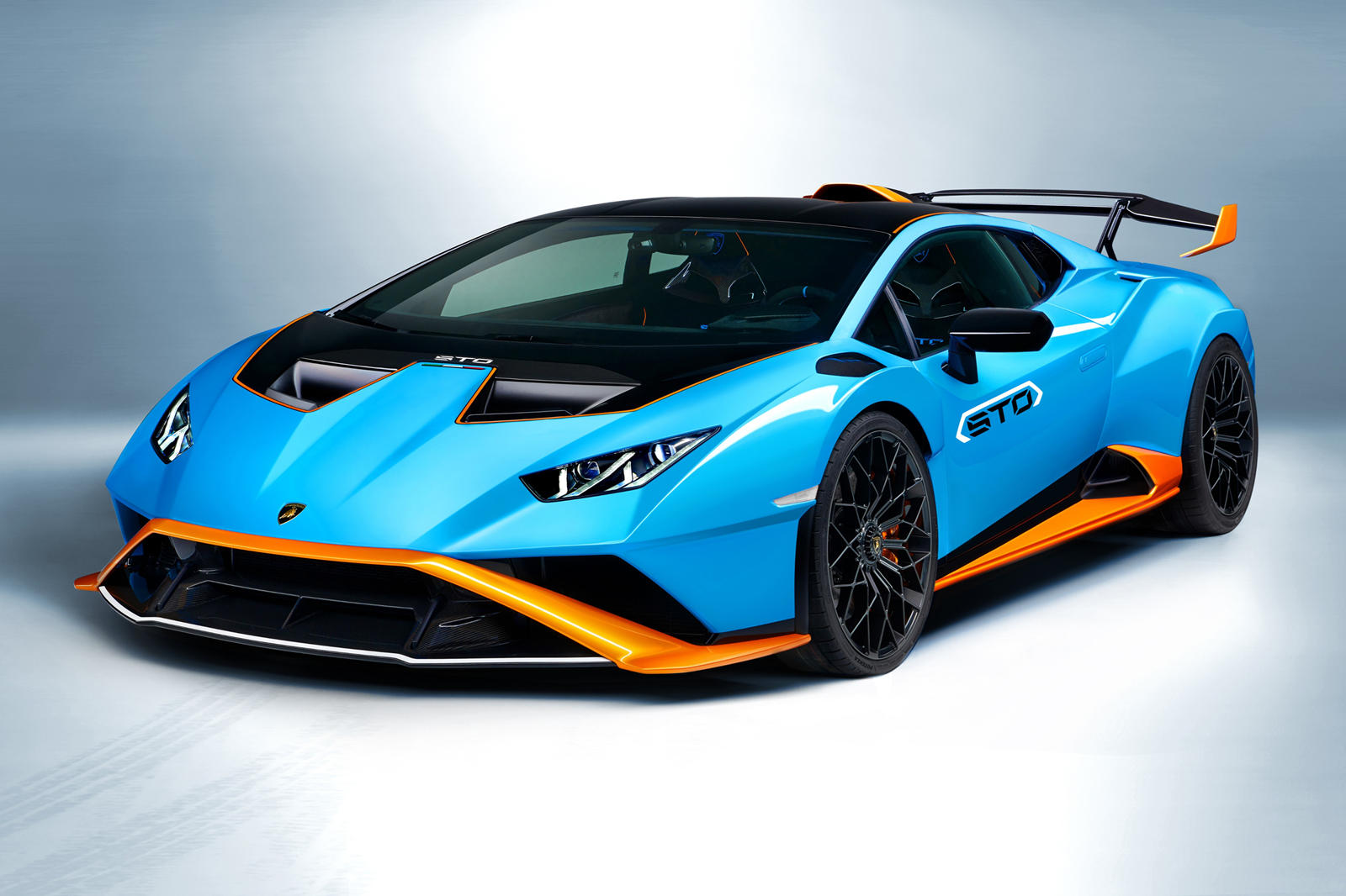 Bridgestone-ra-mắt-lốp-xe-đặc-biệt-cho-Lamborghini-Huracan-STo (3).jpg