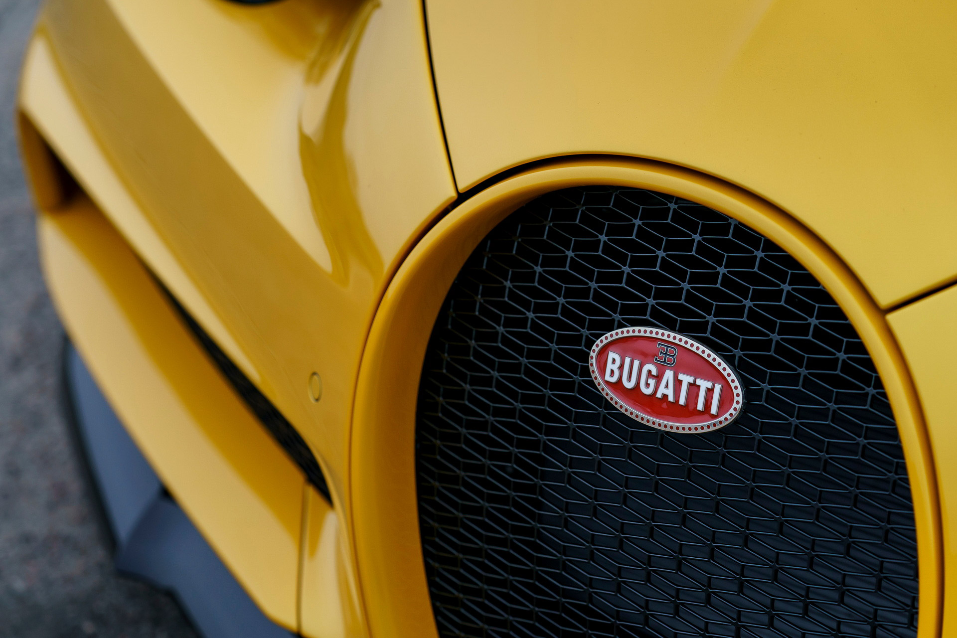 Bugatti Black & Yellow (1).JPG