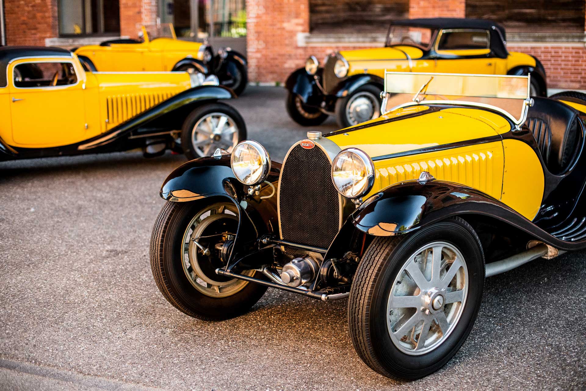 Bugatti Black & Yellow (3).JPG