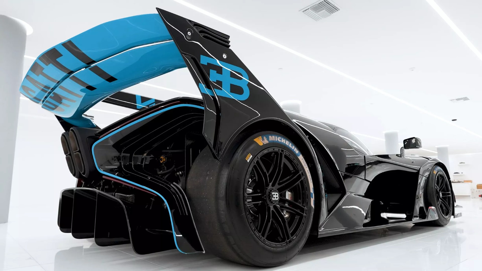 Bugatti-Bolide-Manny-Khoshbin-4 (Large).jpeg