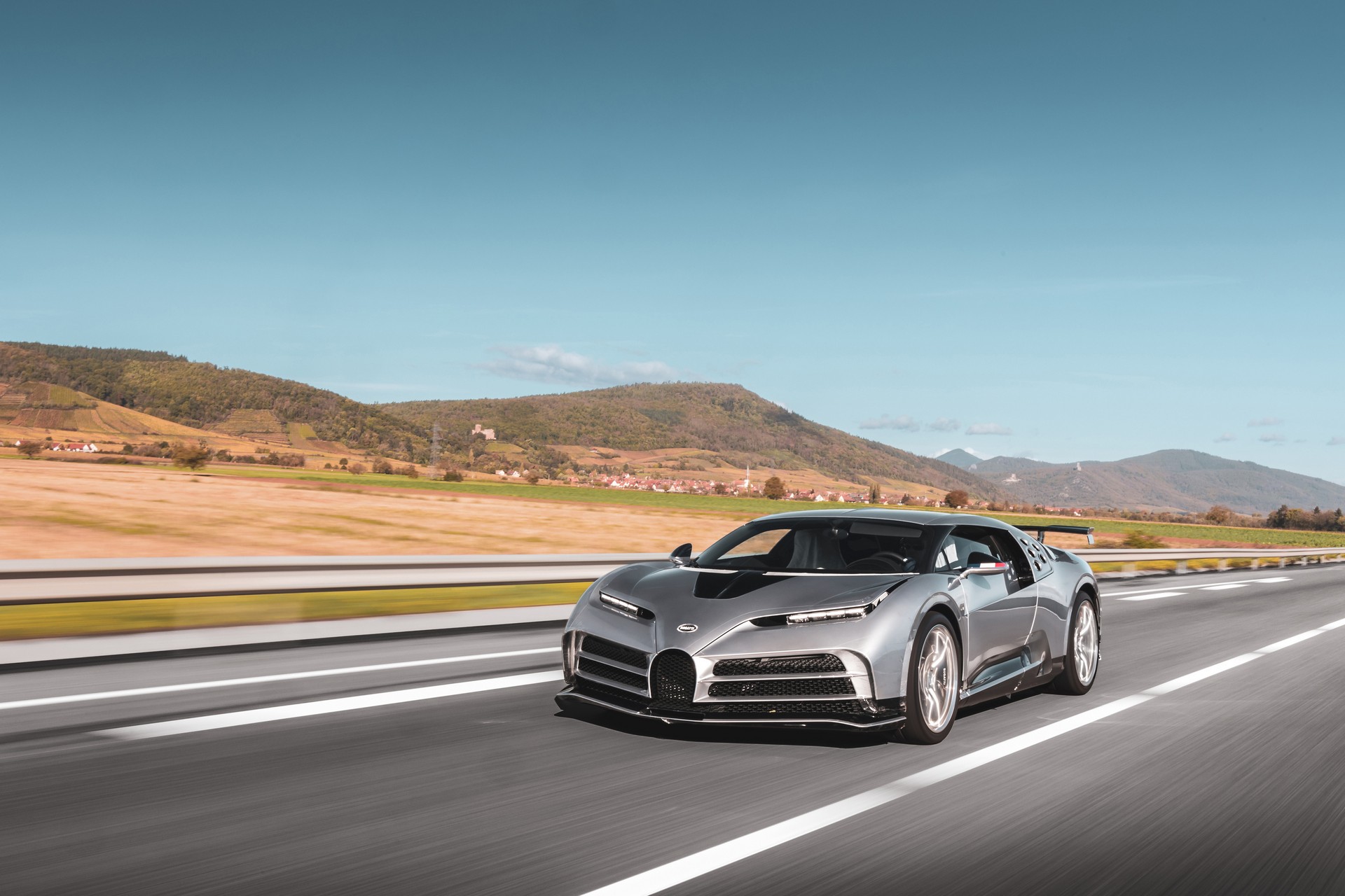Bugatti Centodieci (11).jpg