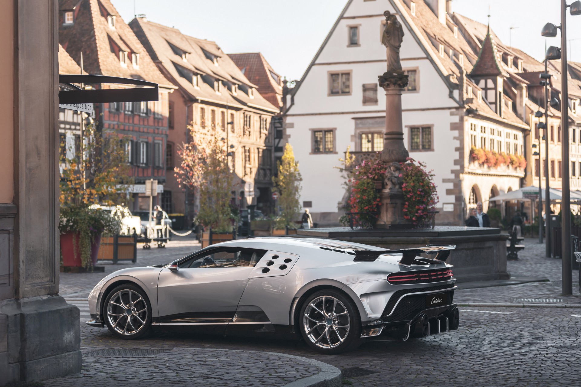 Bugatti Centodieci (7).jpg