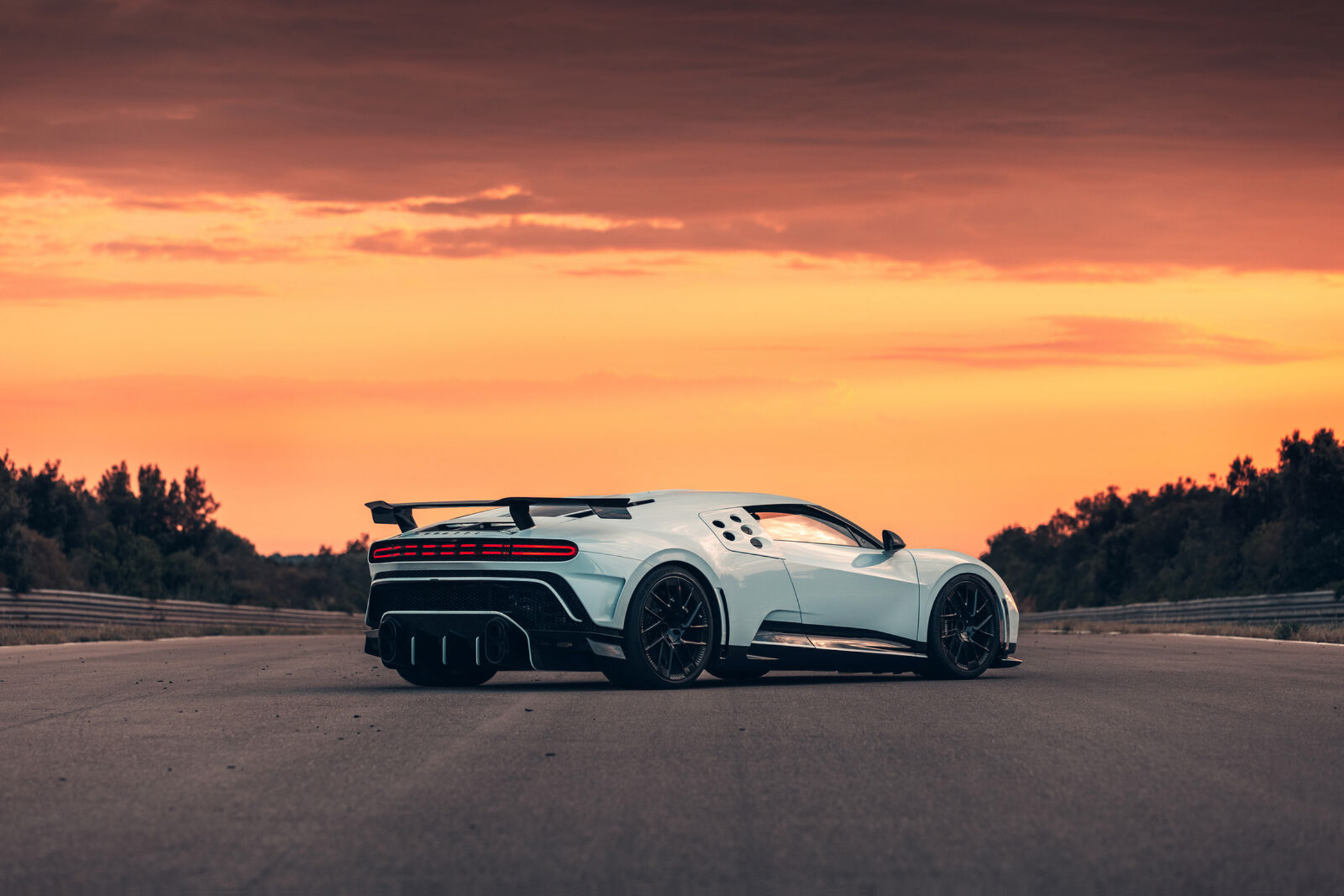 Bugatti Centodieci (8).JPG