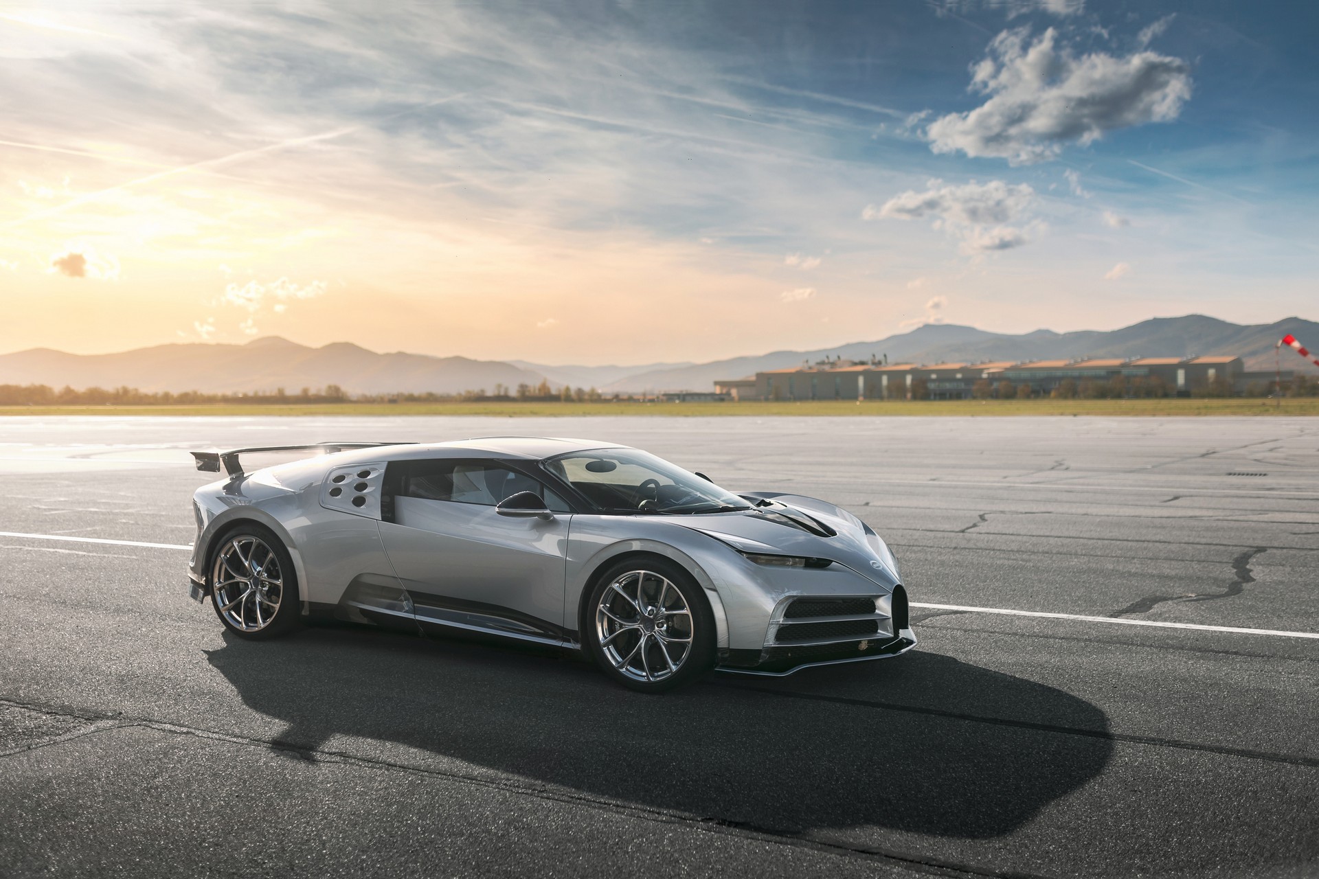 Bugatti Centodieci (9).jpg