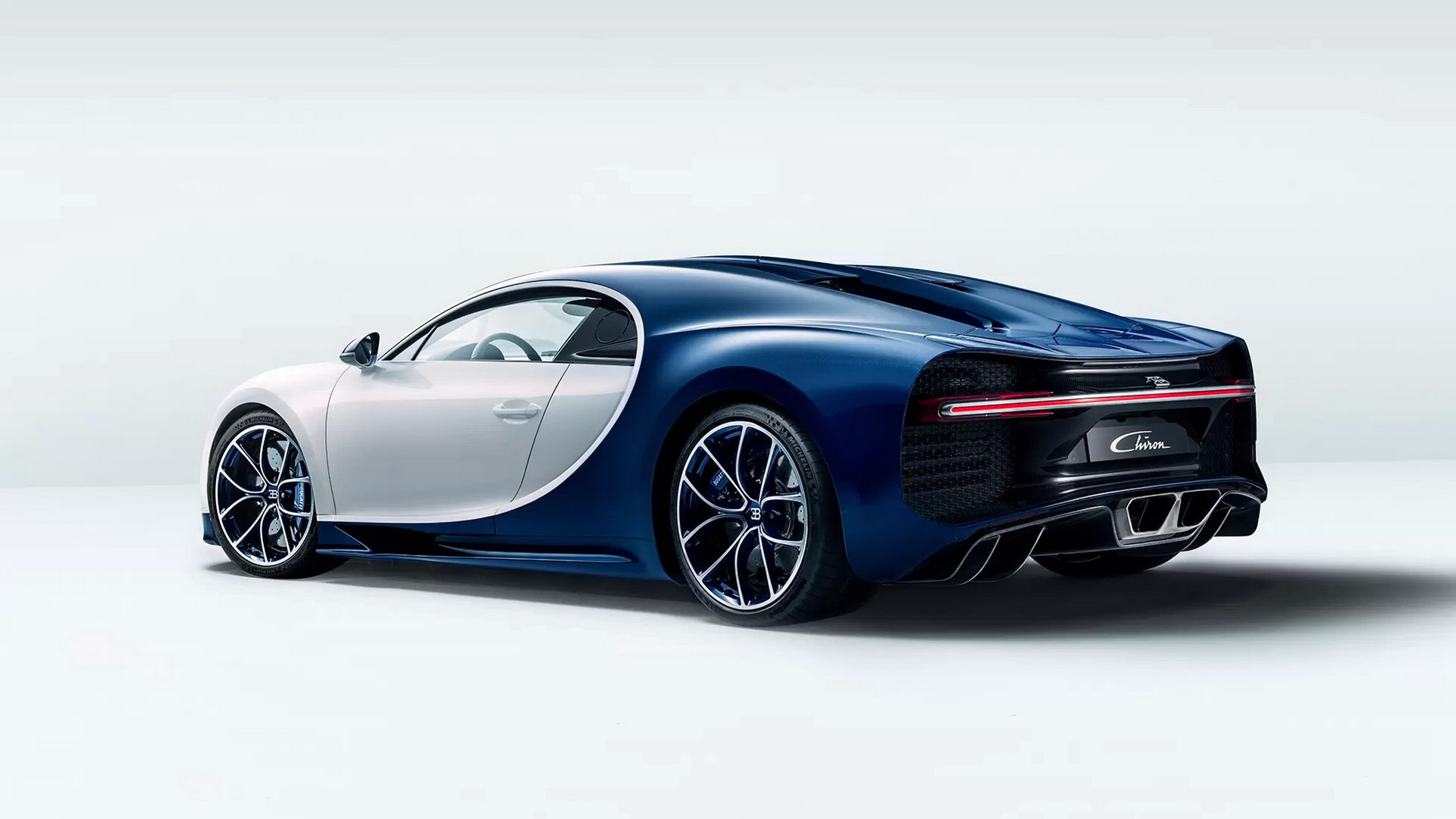 Bugatti Chiron (10).jpg