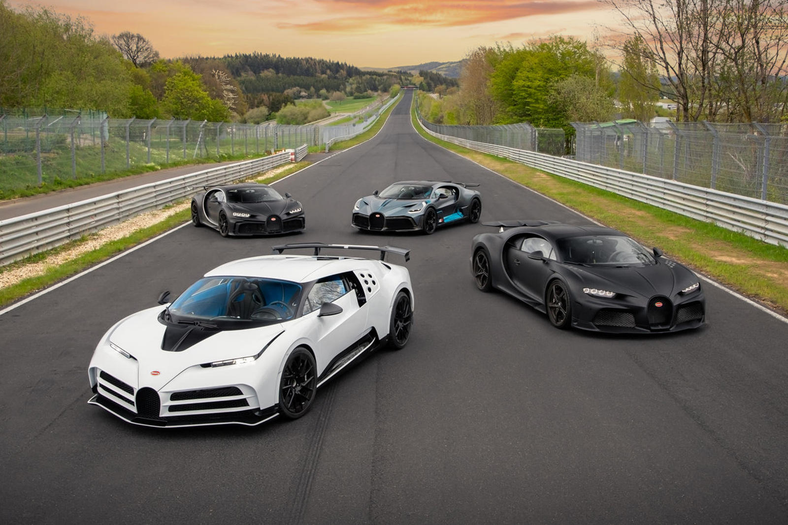 Bugatti-mang-dàn-hypercar-hơn-2-triệu-đô-đến-Nurburgring (11).jpg