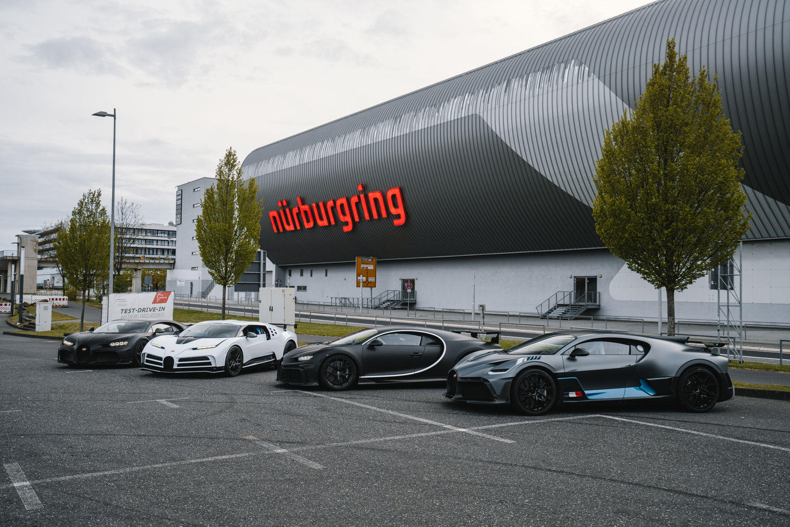 Bugatti-mang-dàn-hypercar-hơn-2-triệu-đô-đến-Nurburgring (7).jpg