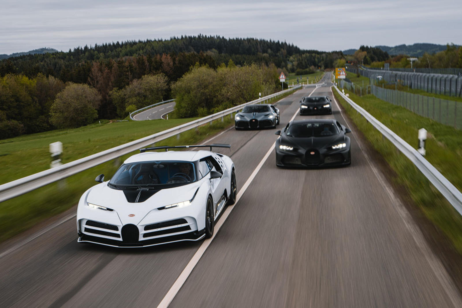 Bugatti-mang-dàn-hypercar-hơn-2-triệu-đô-đến-Nurburgring (8).jpg