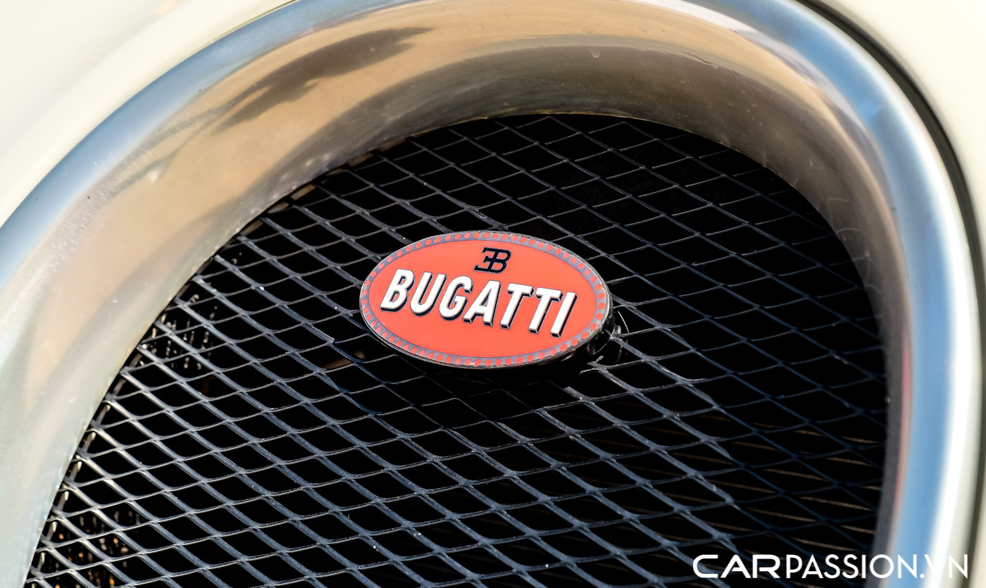 Bugatti Veyron (5).JPG