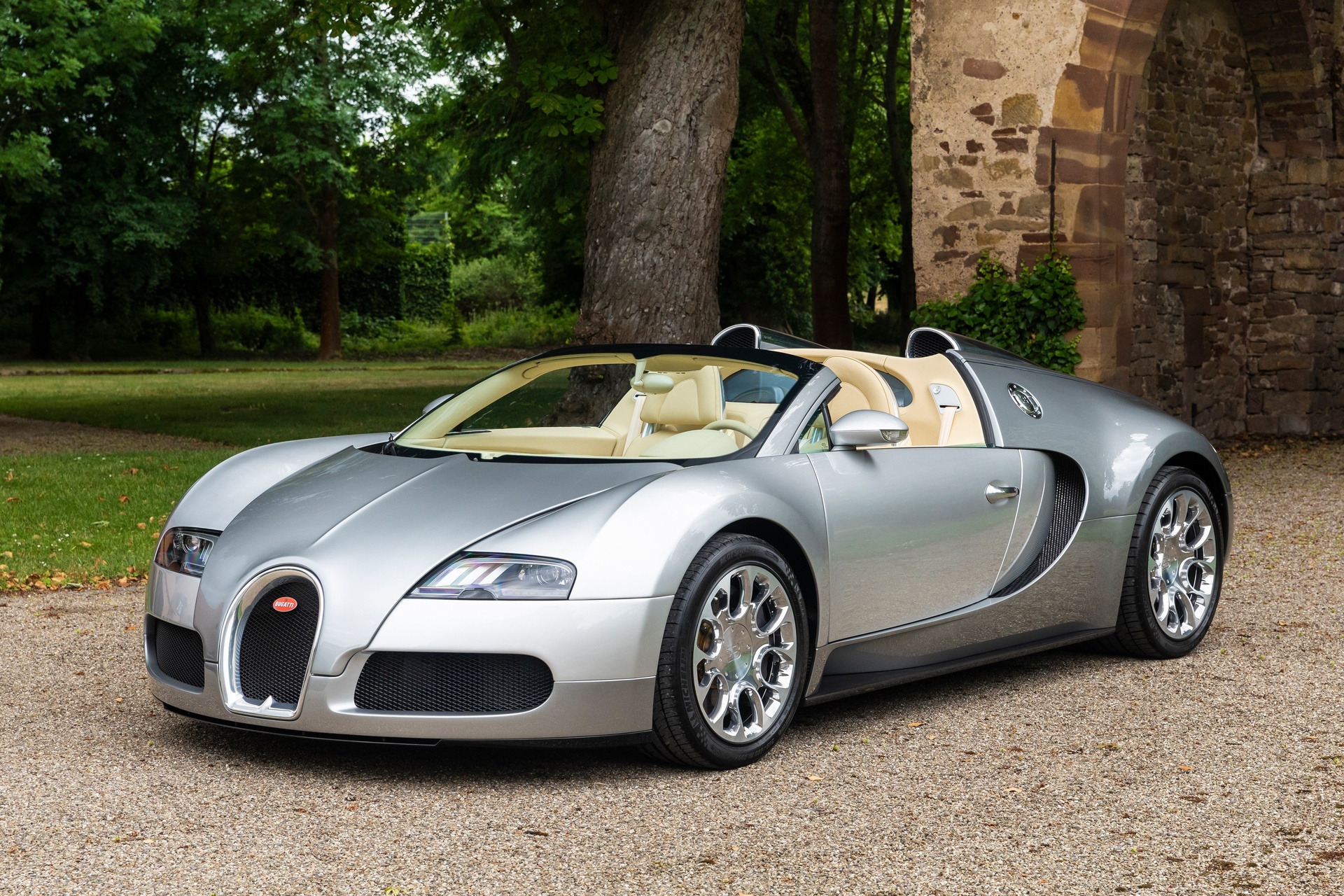 Bugatti_Veyron_16.4_Grand_Sport_1.jpg