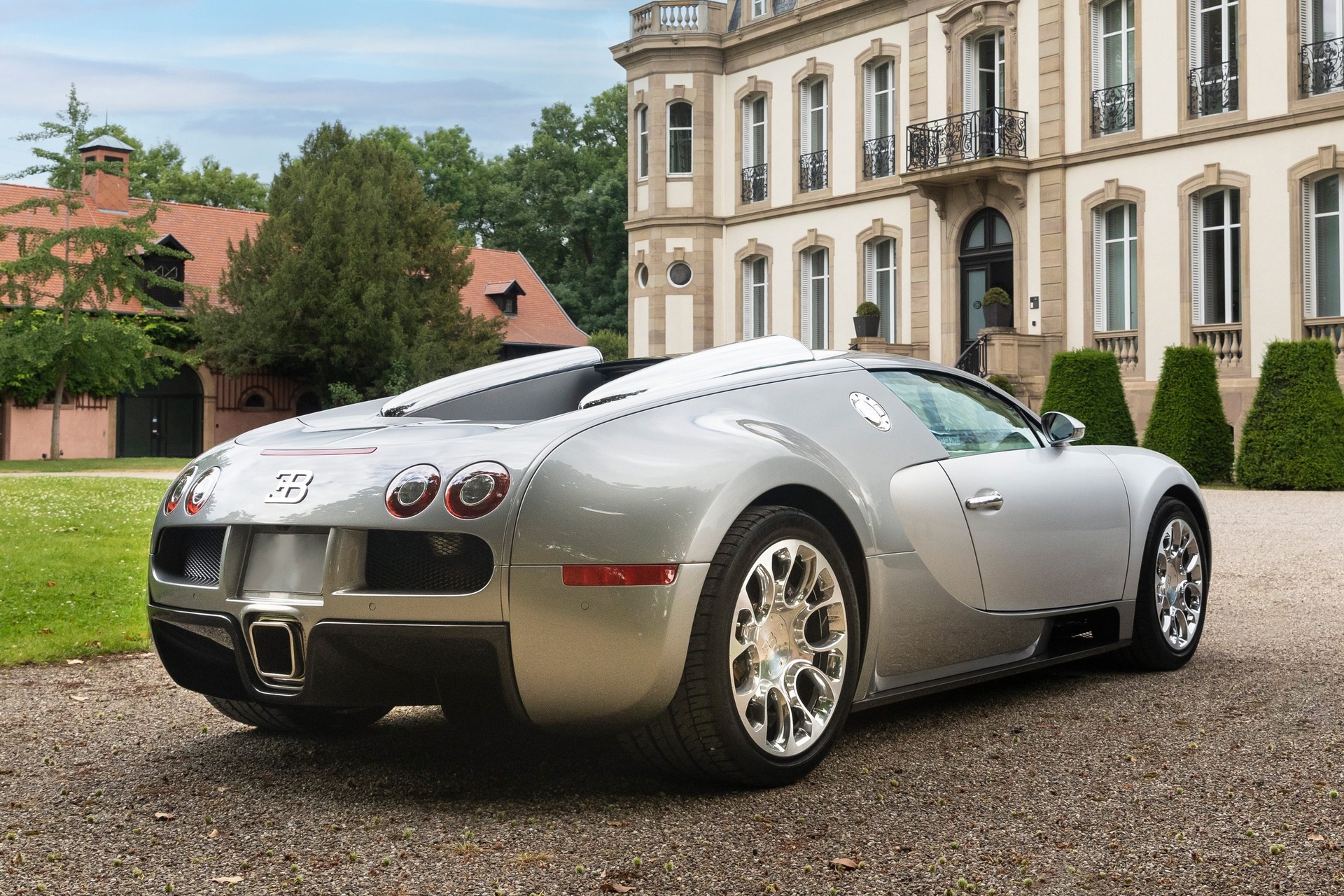 Bugatti_Veyron_16.4_Grand_Sport_2.jpg