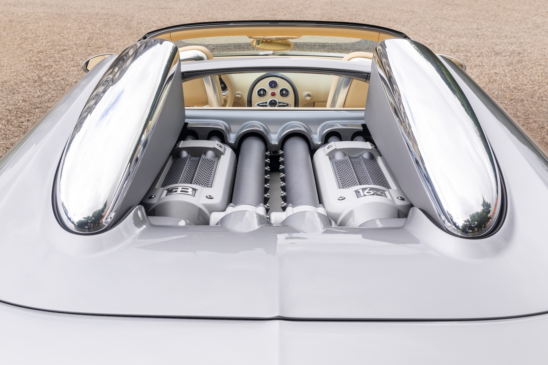 Bugatti_Veyron_16.4_Grand_Sport_4.jpg