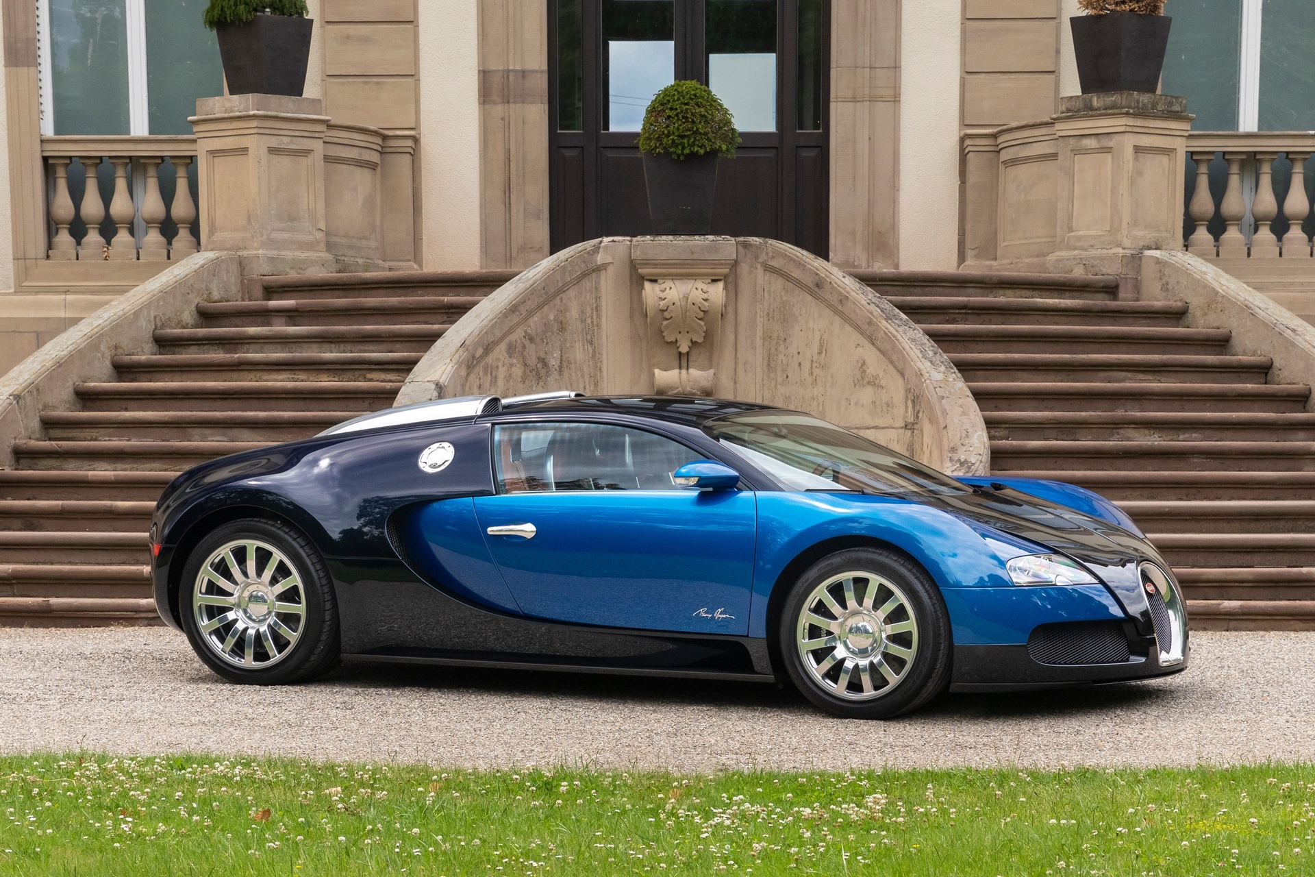 Bugatti_Veyron_EB_16.4_1.jpg